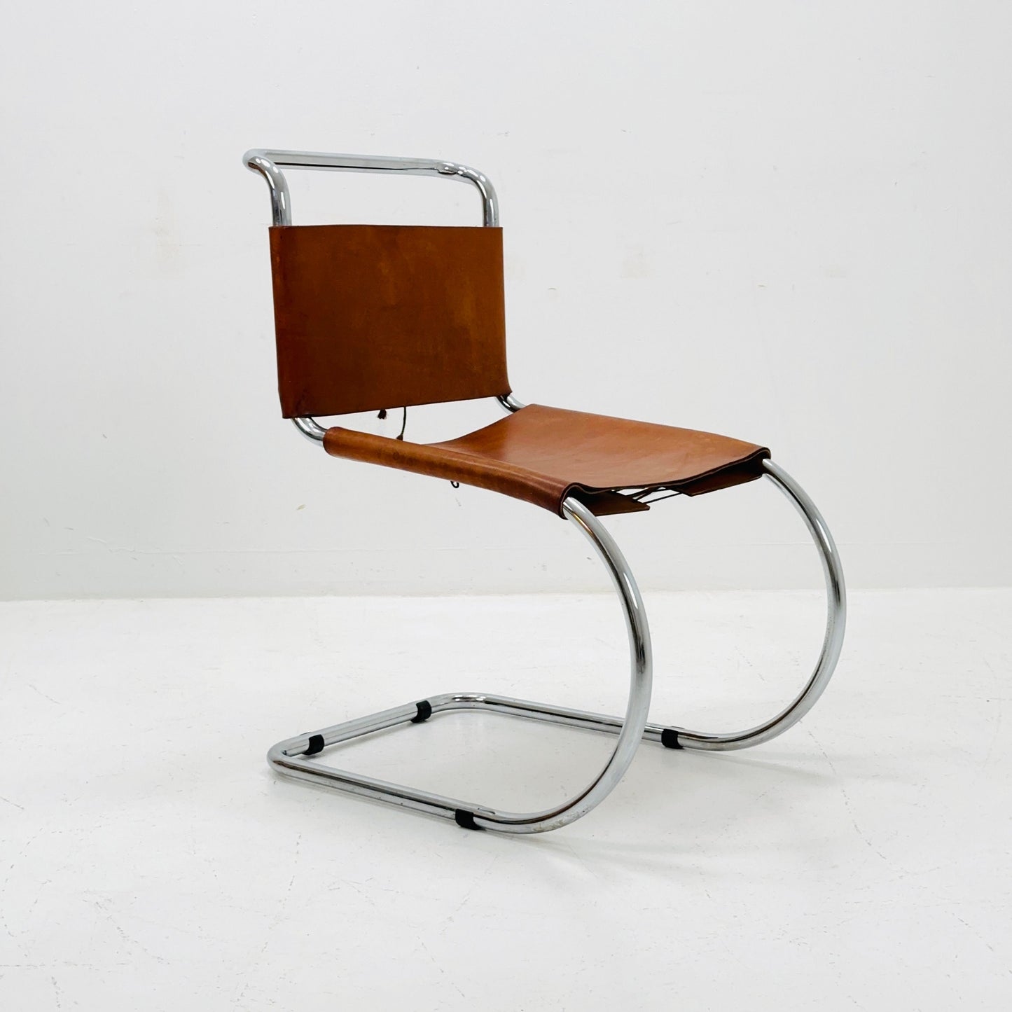 Mid century “Mr10” cantilever chair in cognac Color by Mies Van Der Rohe for Knoll International, 1960s