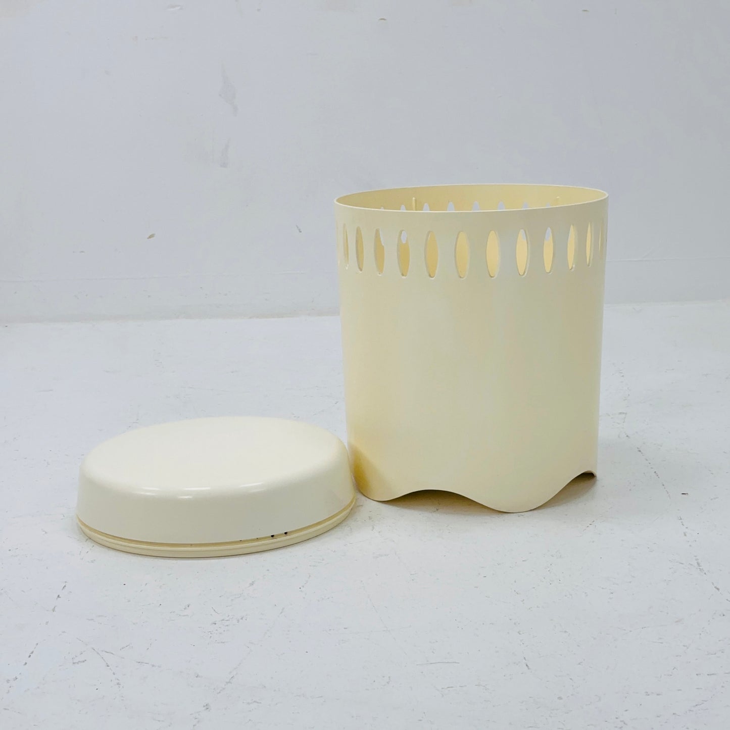 Space age iconic West German laundry basket/ stool by Emsa , 1970s