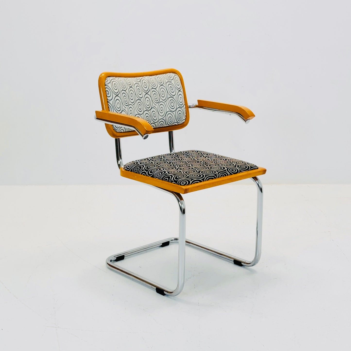 Mid century B32 Cesca armchair by Marcel Breuer upholstered , bauhaus design for Bene Italy 1980s