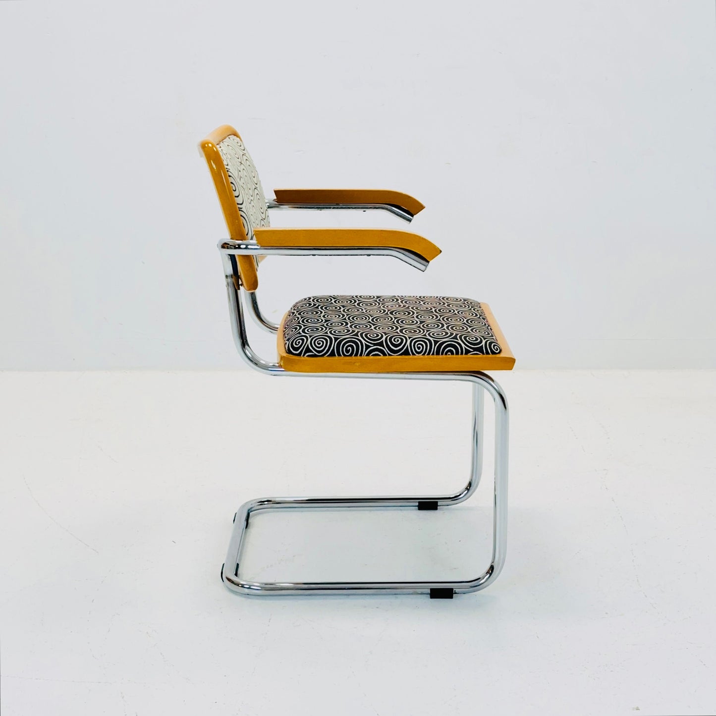 Mid century B32 Cesca armchair by Marcel Breuer upholstered , bauhaus design for Bene Italy 1980s
