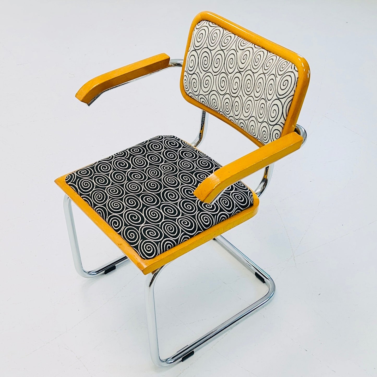 Mid century B32 Cesca armchair by Marcel Breuer upholstered , bauhaus design for Bene Italy 1980s
