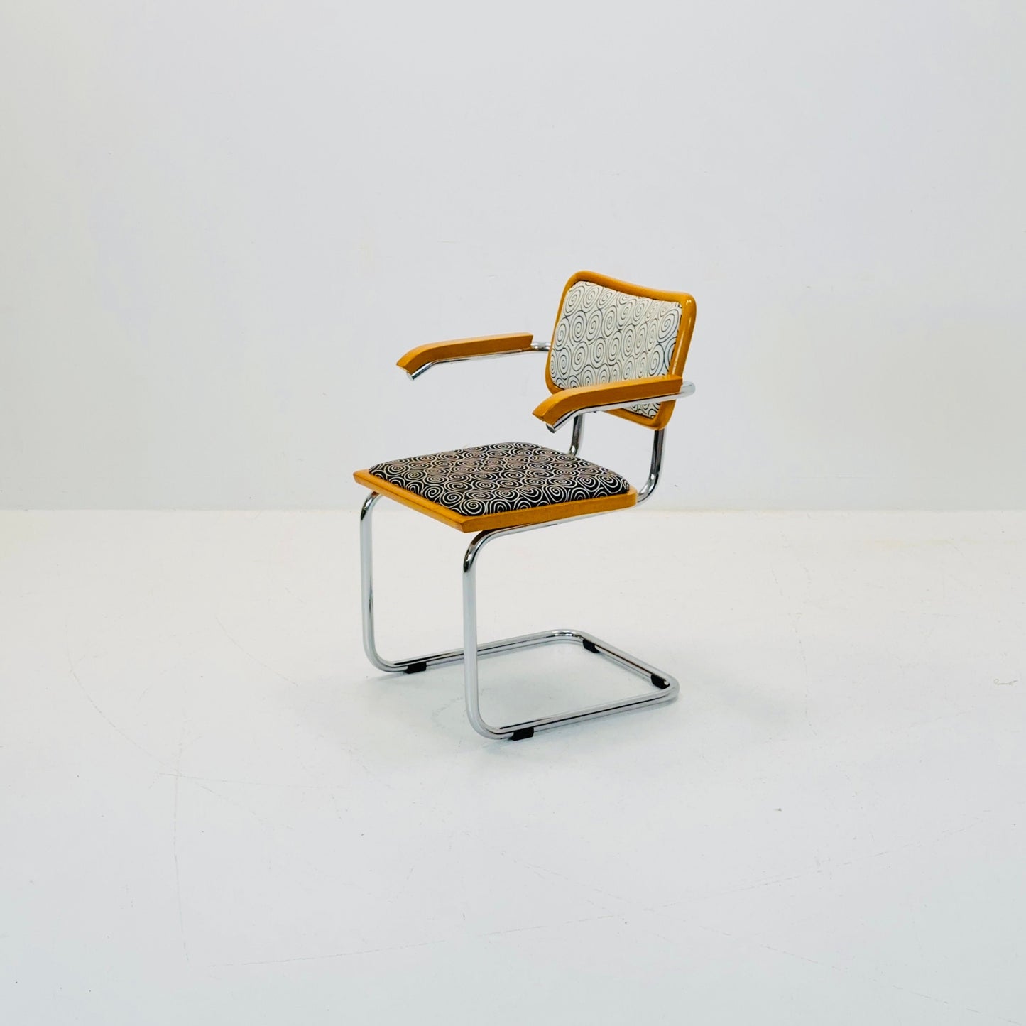 Mid century B32 Cesca armchair by Marcel Breuer upholstered , bauhaus design for Bene Italy 1980s