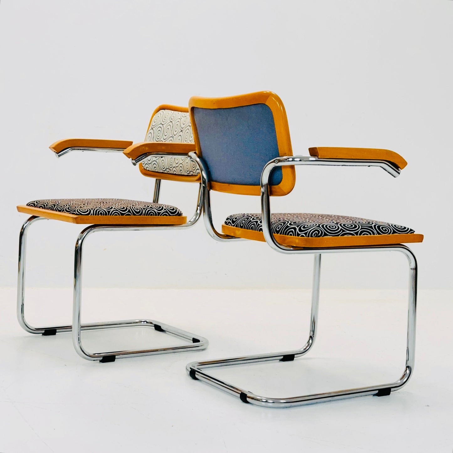 Set of 2 Mid century B32 Cesca armchair by Marcel Breuer upholstered , bauhaus design for Bene Italy 1980s