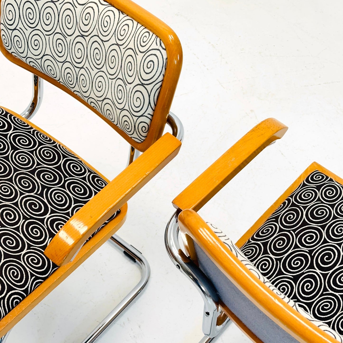 Set of 2 Mid century B32 Cesca armchair by Marcel Breuer upholstered , bauhaus design for Bene Italy 1980s