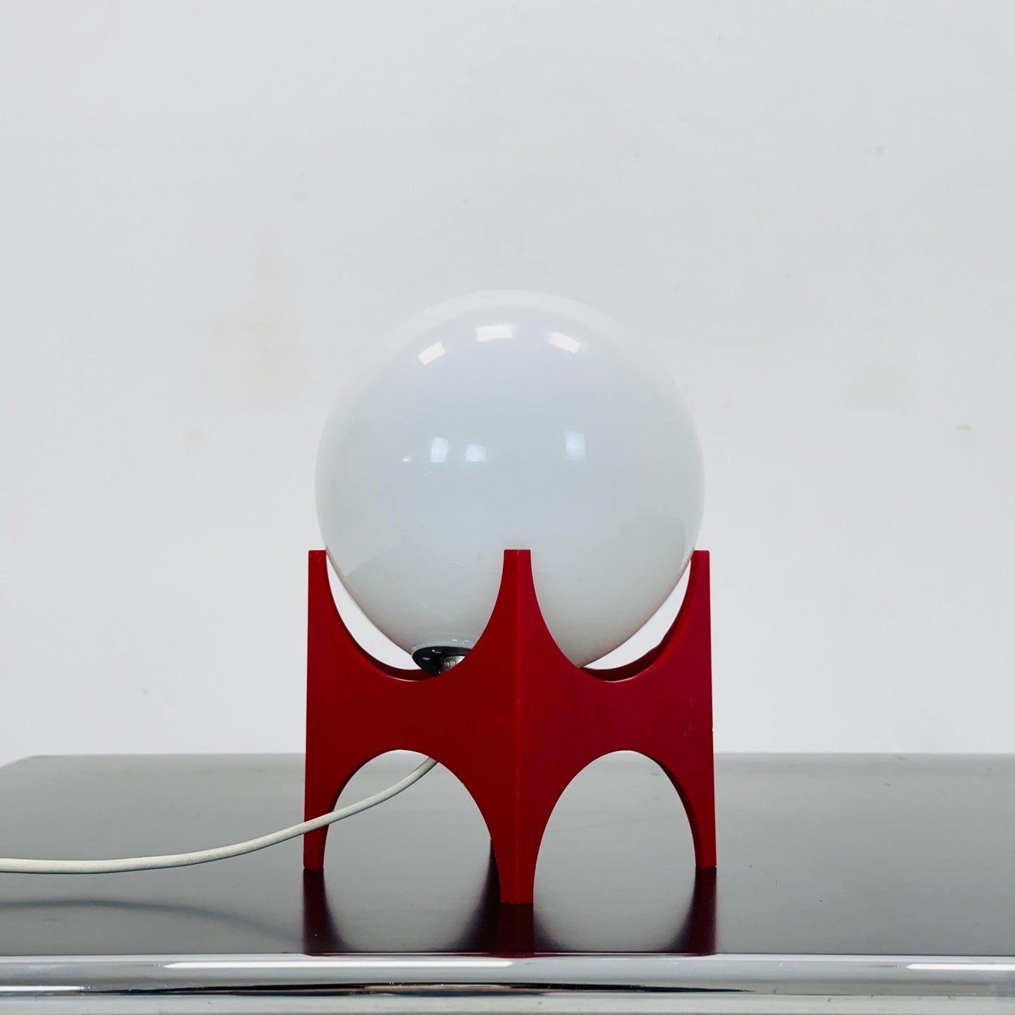 Space age ball table lamp by Richard Essig 1970s.