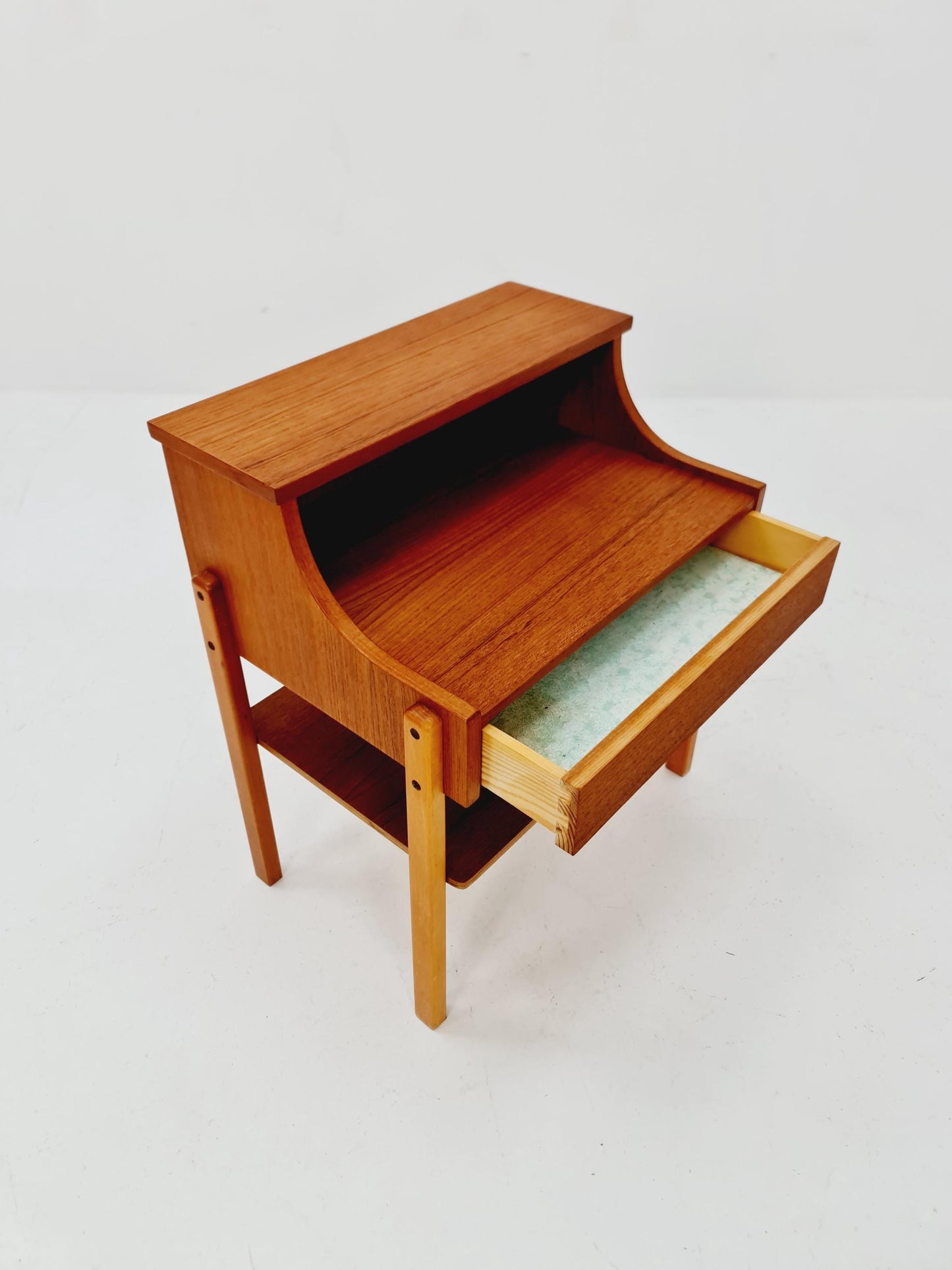 Mid century Scandinavian teak side table / bedside table, 1960s