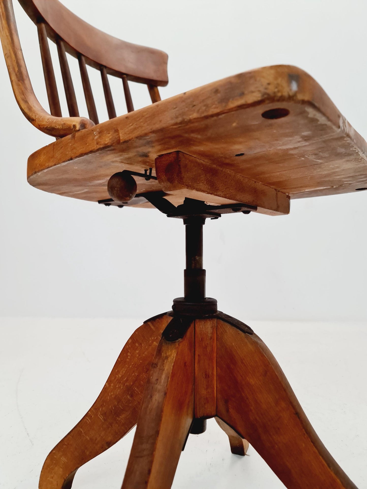 Bauhaus swivel office chair in solid wood By Der FerderDreh 1930s