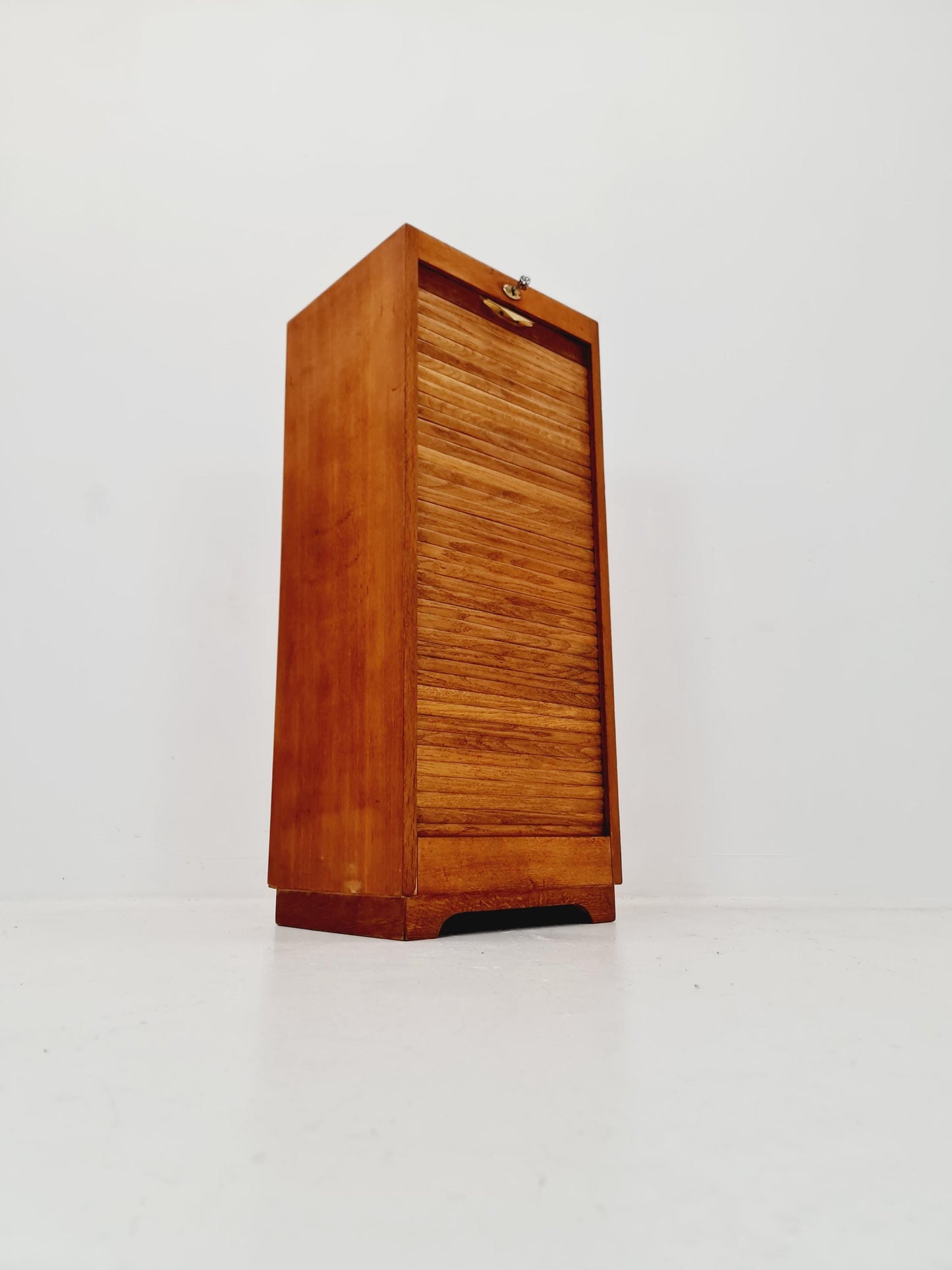 Bauhaus German roll document cabinet in Oak Wood by MW Büro Möbel , 1930s