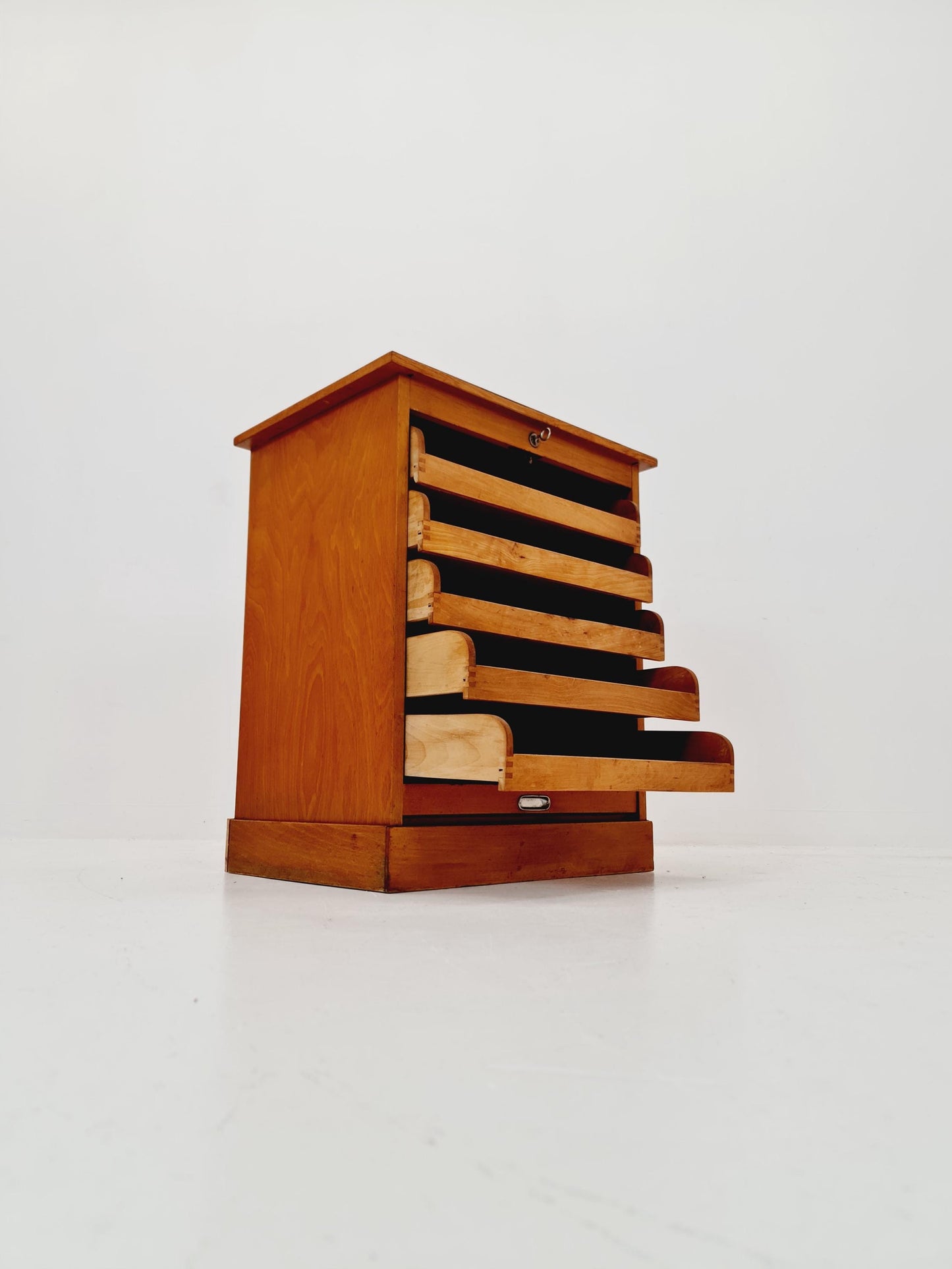 Bauhaus German roll document cabinet in Oak Wood by Koncord Möbel , 1930s