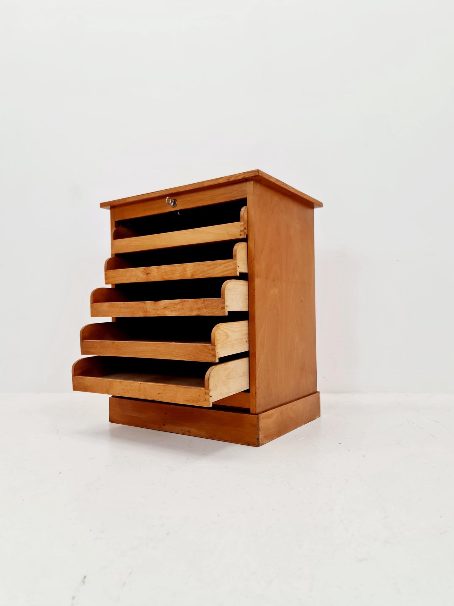 Bauhaus German roll document cabinet in Oak Wood by Koncord Möbel , 1930s