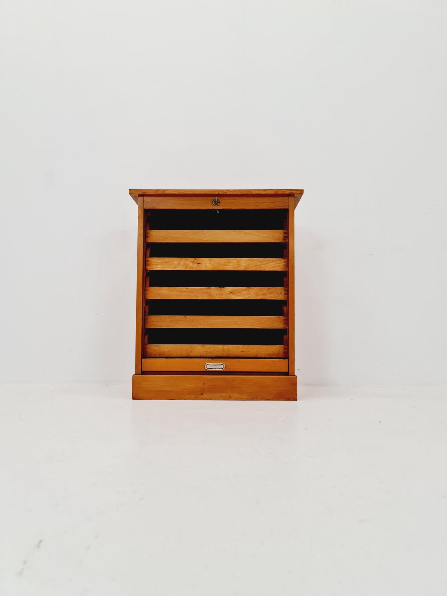 Bauhaus German roll document cabinet in Oak Wood by Koncord Möbel , 1930s