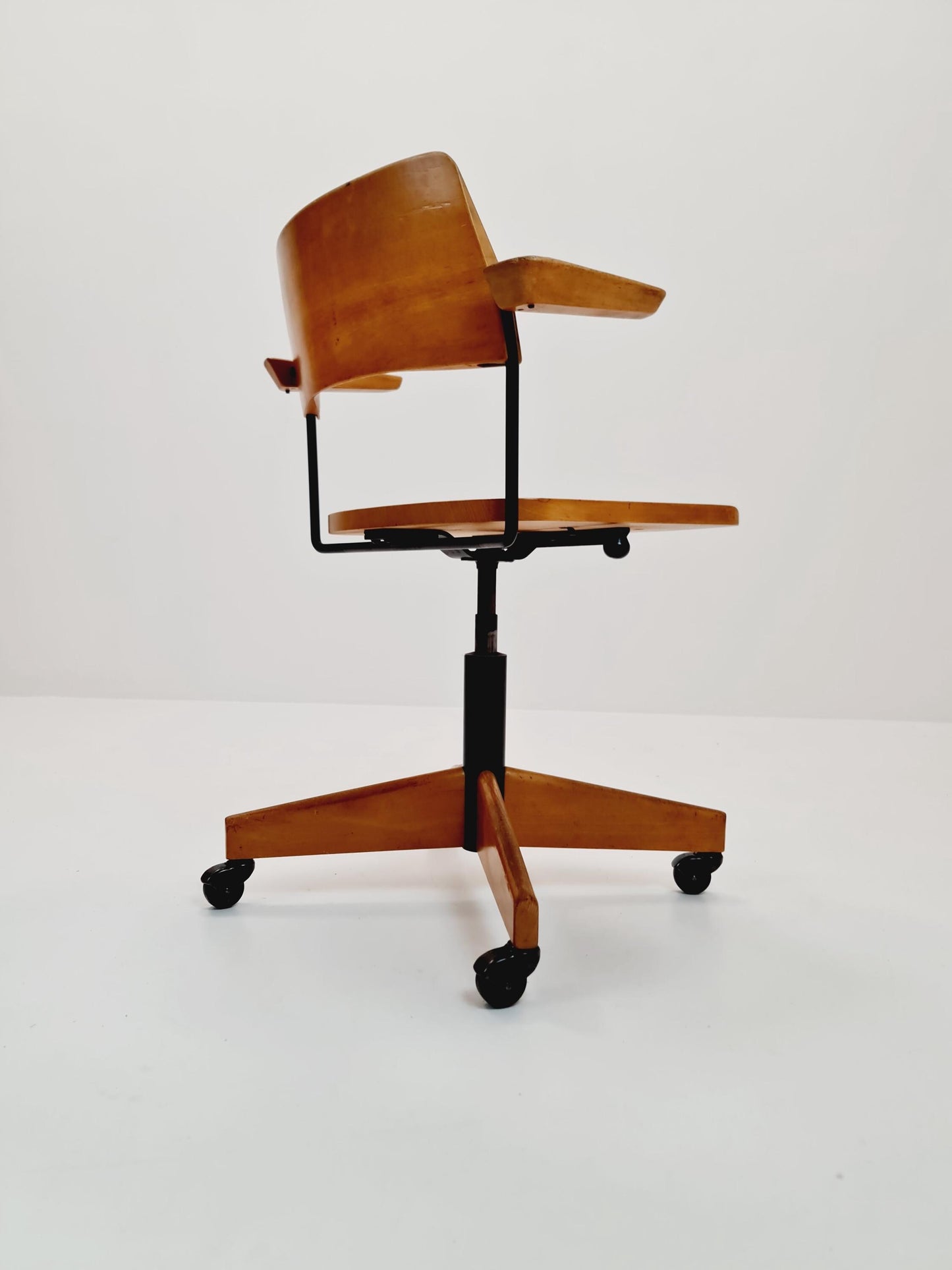 Bauhaus swivel office Armchair in solid wood By stollgiroflex 1966s