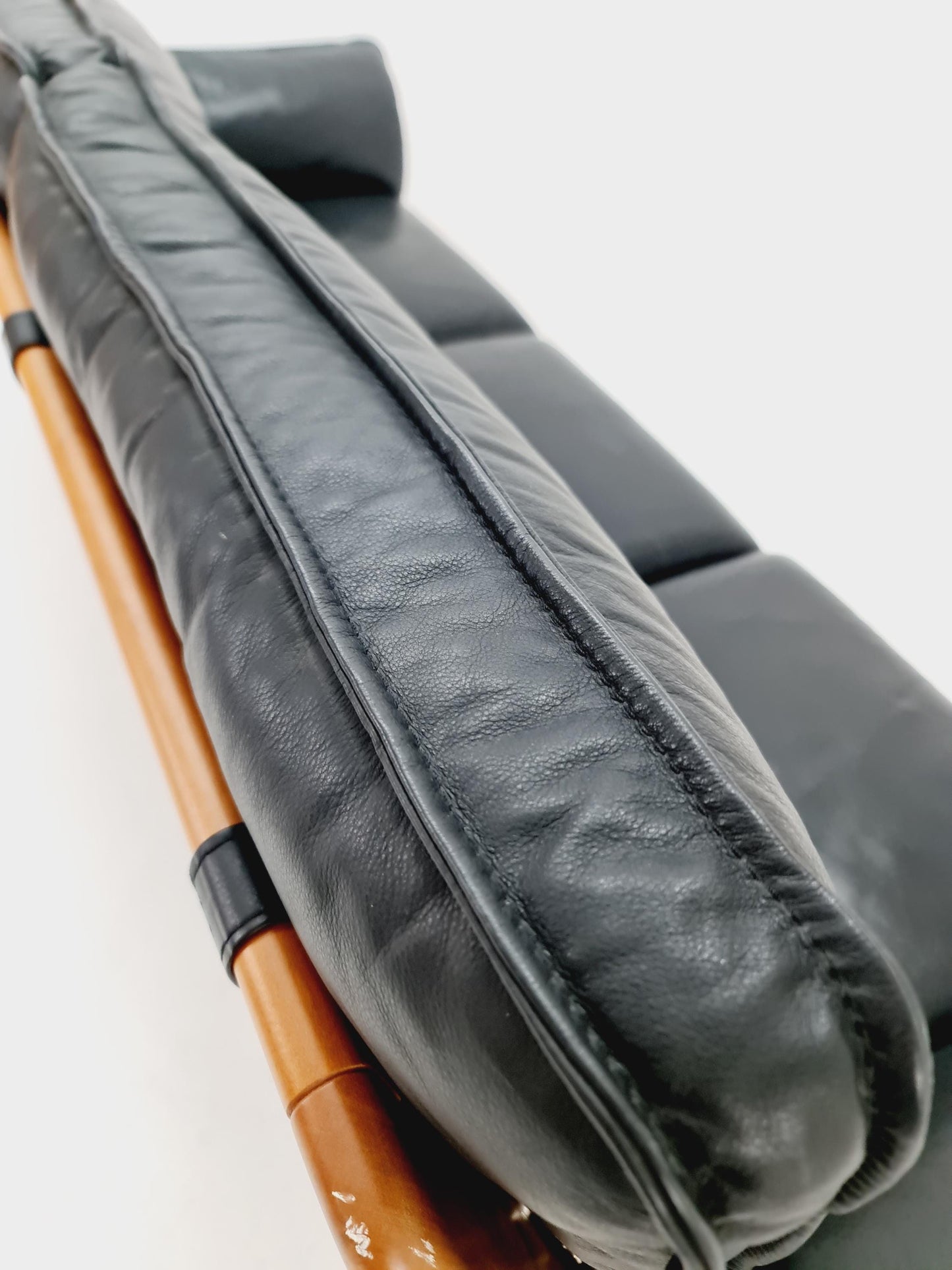 Mid-century German Leather & beech lounge sofa By Dreipunkt Model Scala , 1970s