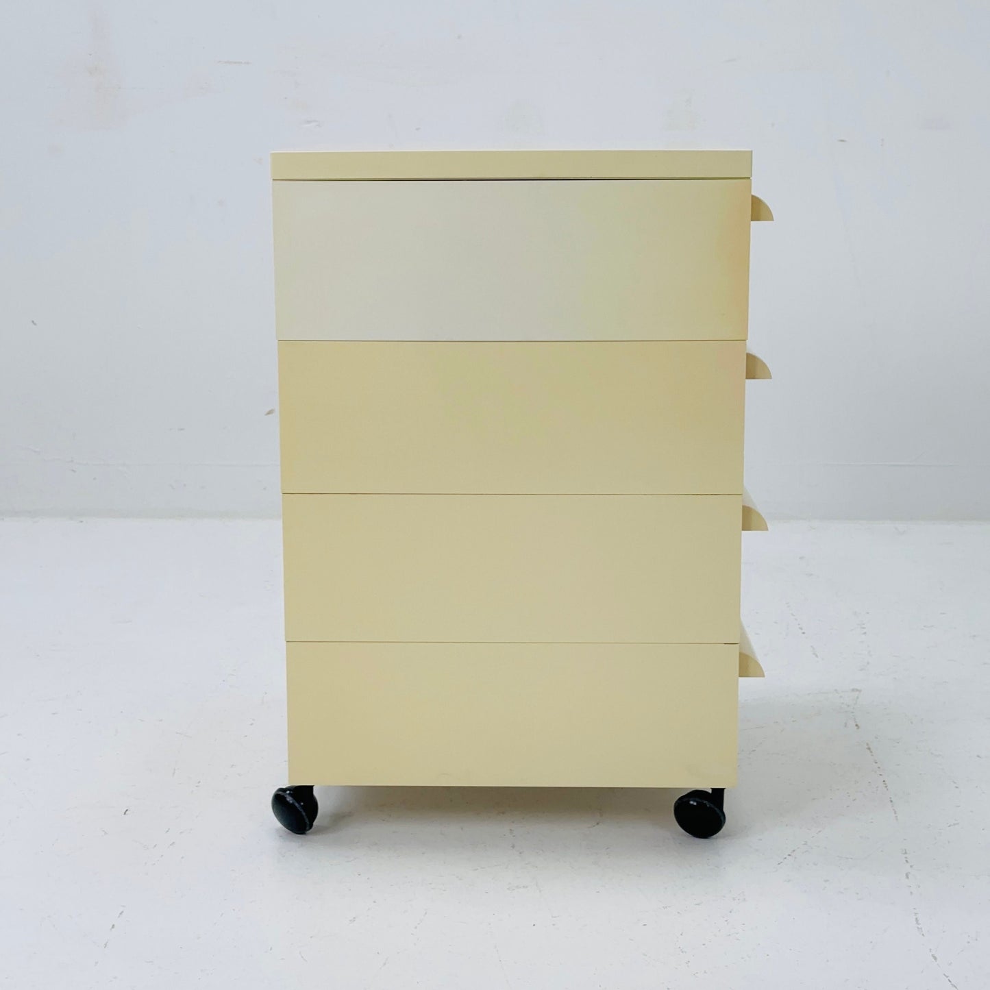 Space age Chest of drawers on wheels model 4601 by Simon Fussell for Kartell, Italy 1970s