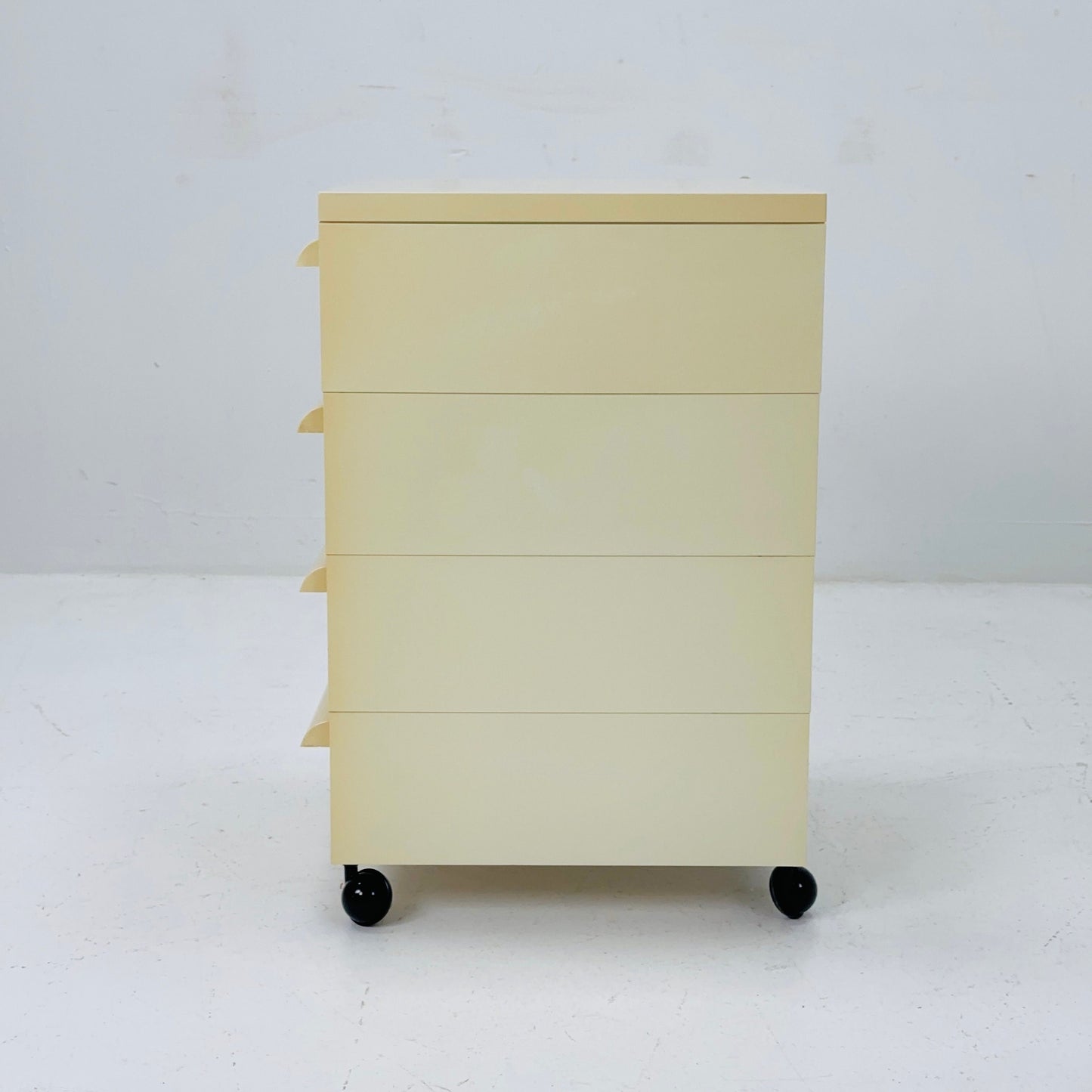Space age Chest of drawers on wheels model 4601 by Simon Fussell for Kartell, Italy 1970s
