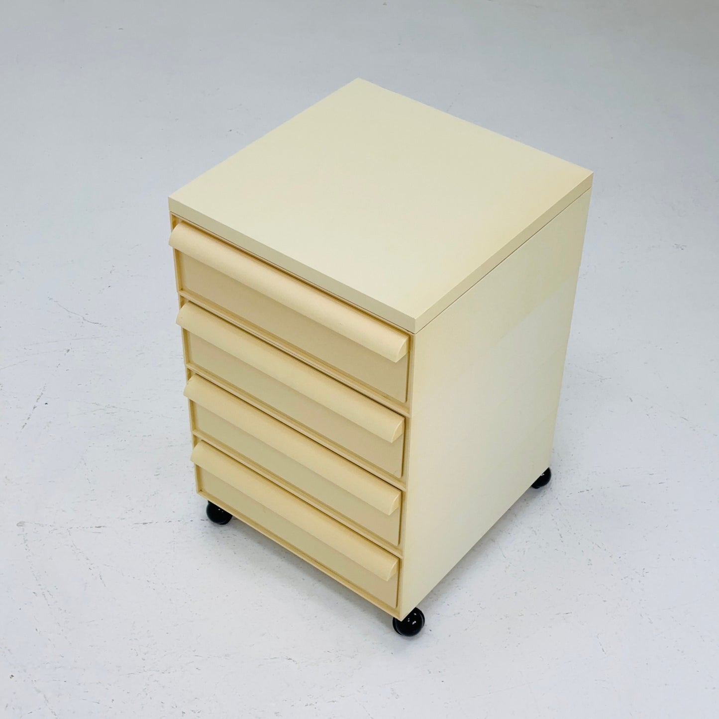 Space age Chest of drawers on wheels model 4601 by Simon Fussell for Kartell, Italy 1970s