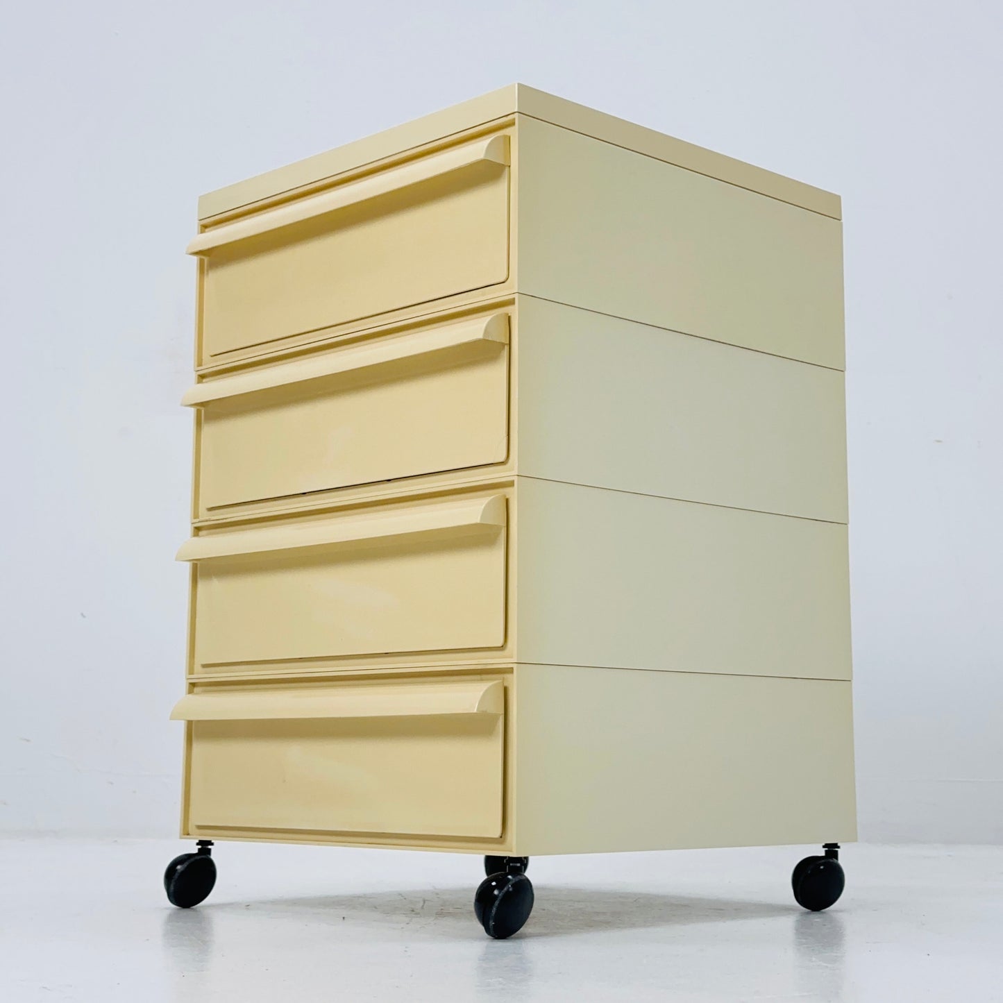 Space age Chest of drawers on wheels model 4601 by Simon Fussell for Kartell, Italy 1970s
