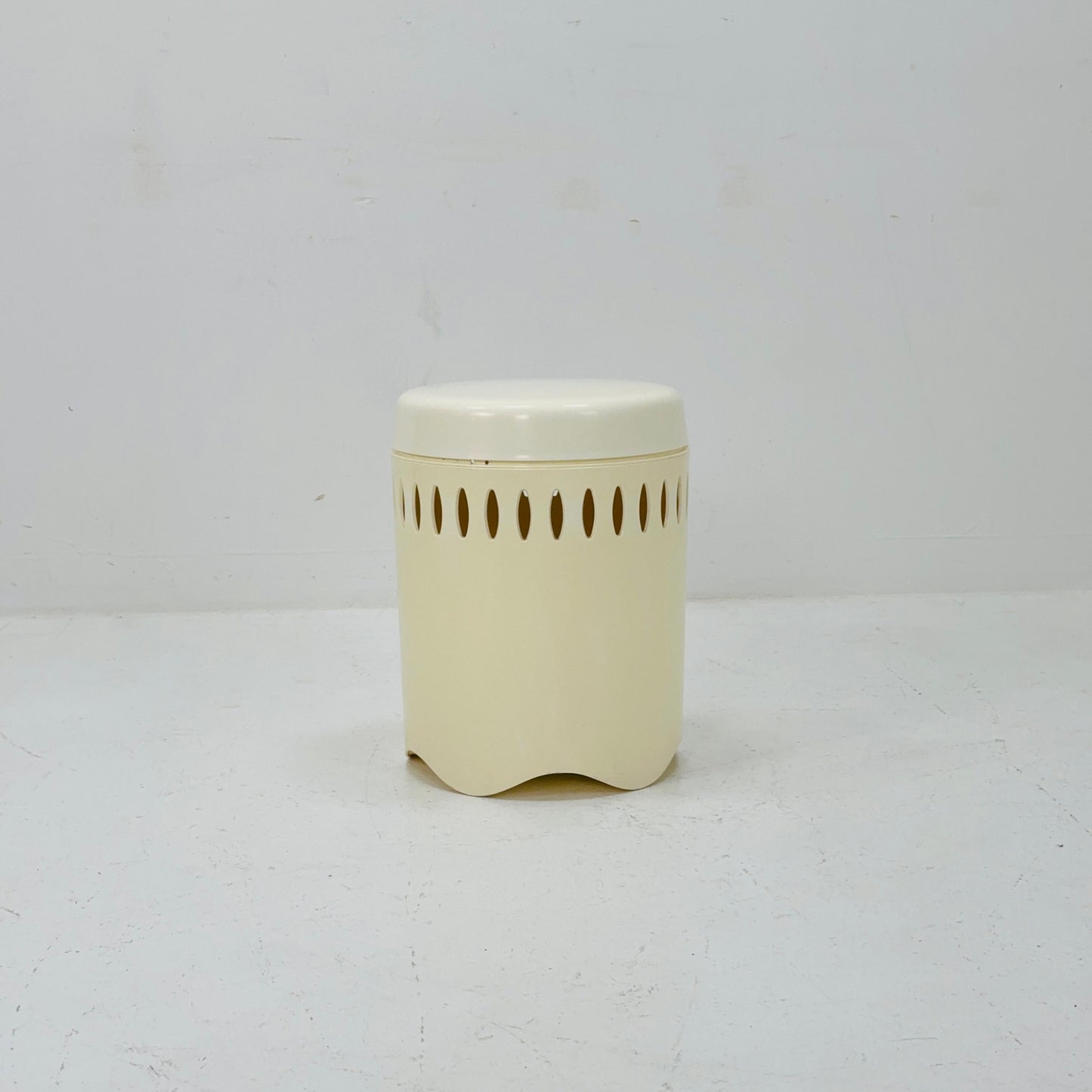 Space age iconic West German laundry basket/ stool by Emsa , 1970s