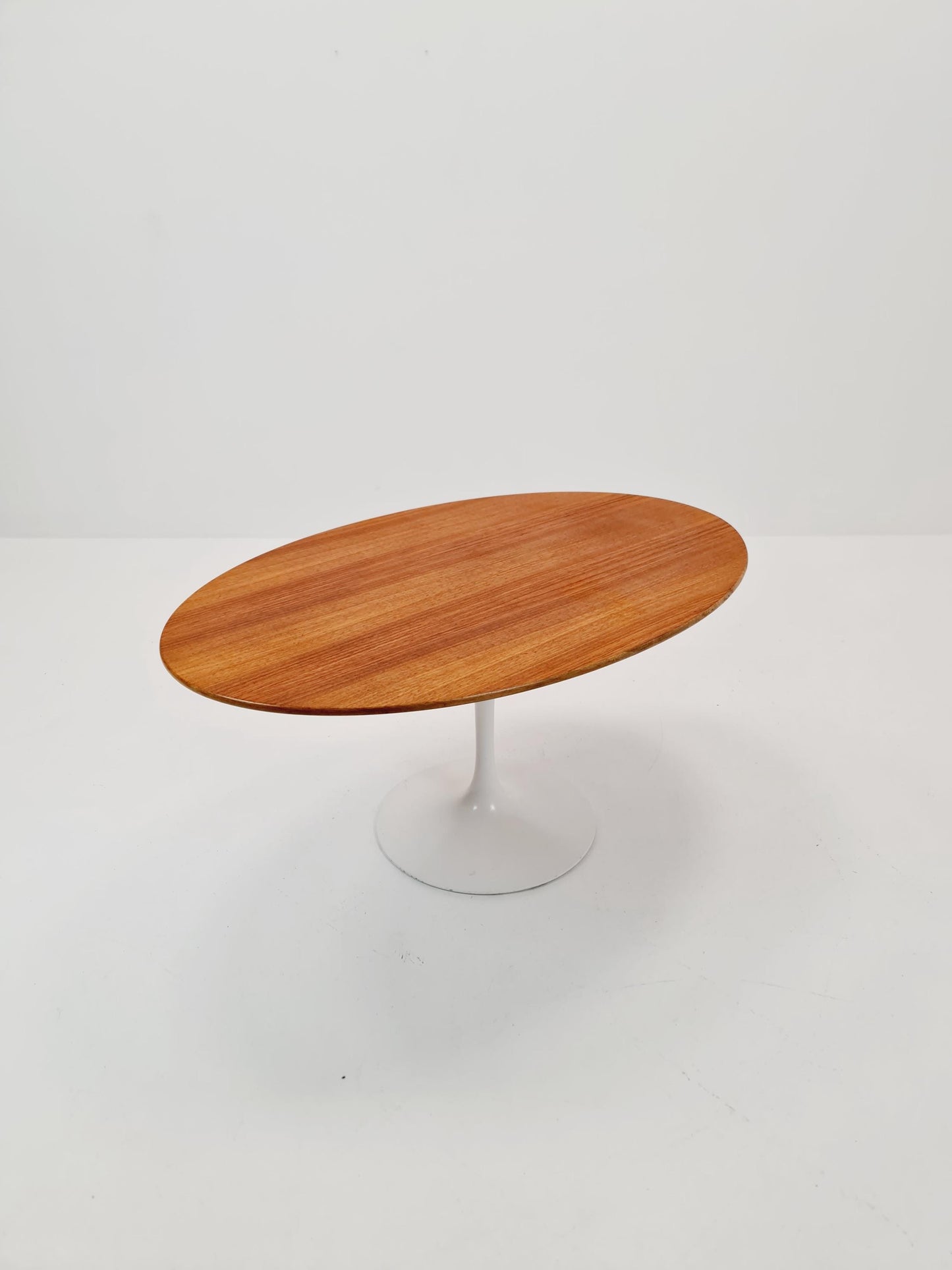 Mid Century Modern coffee table Oval by Eero Saarinen für Knoll 1960s