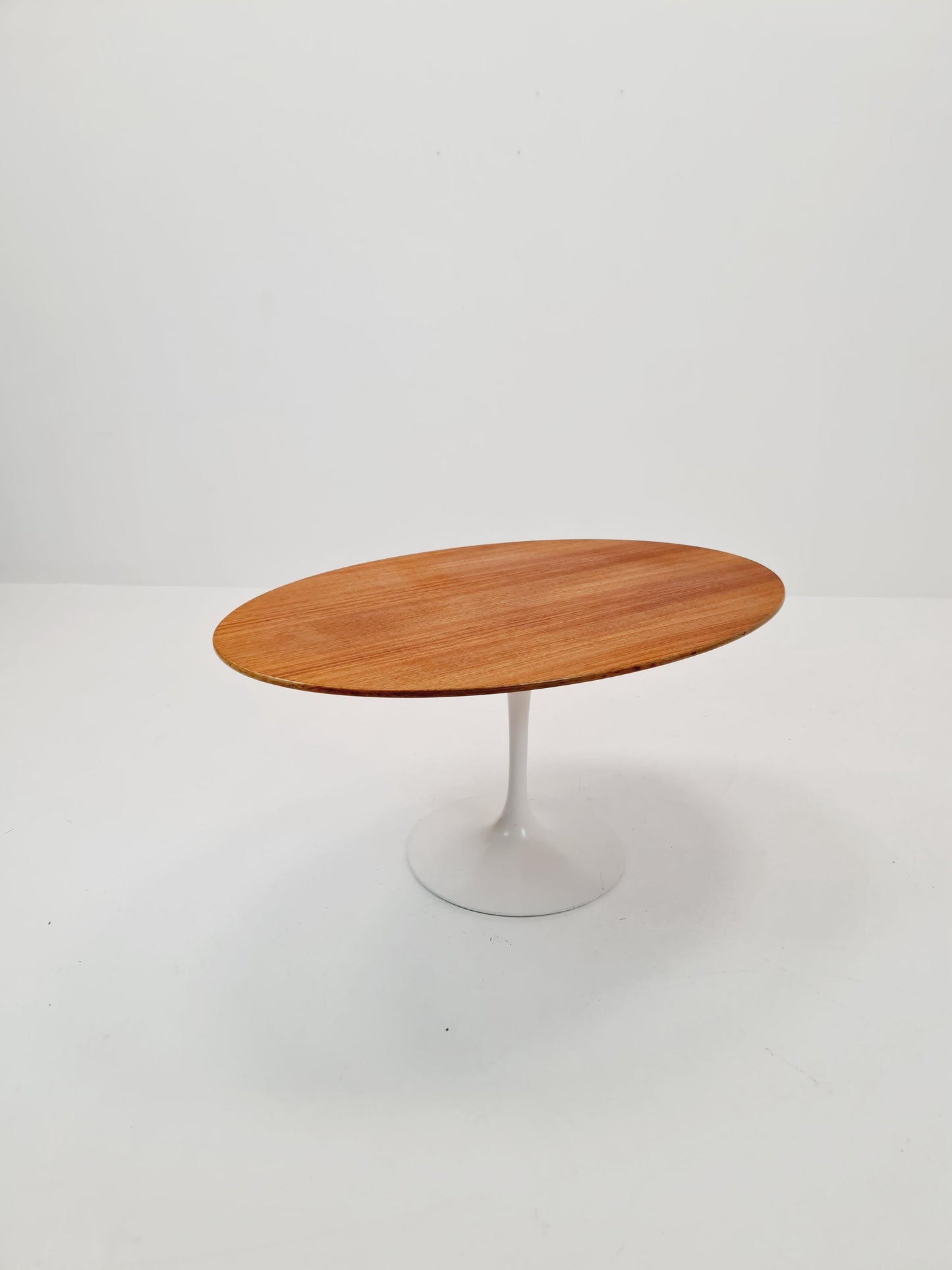 Mid Century Modern coffee table Oval by Eero Saarinen für Knoll 1960s