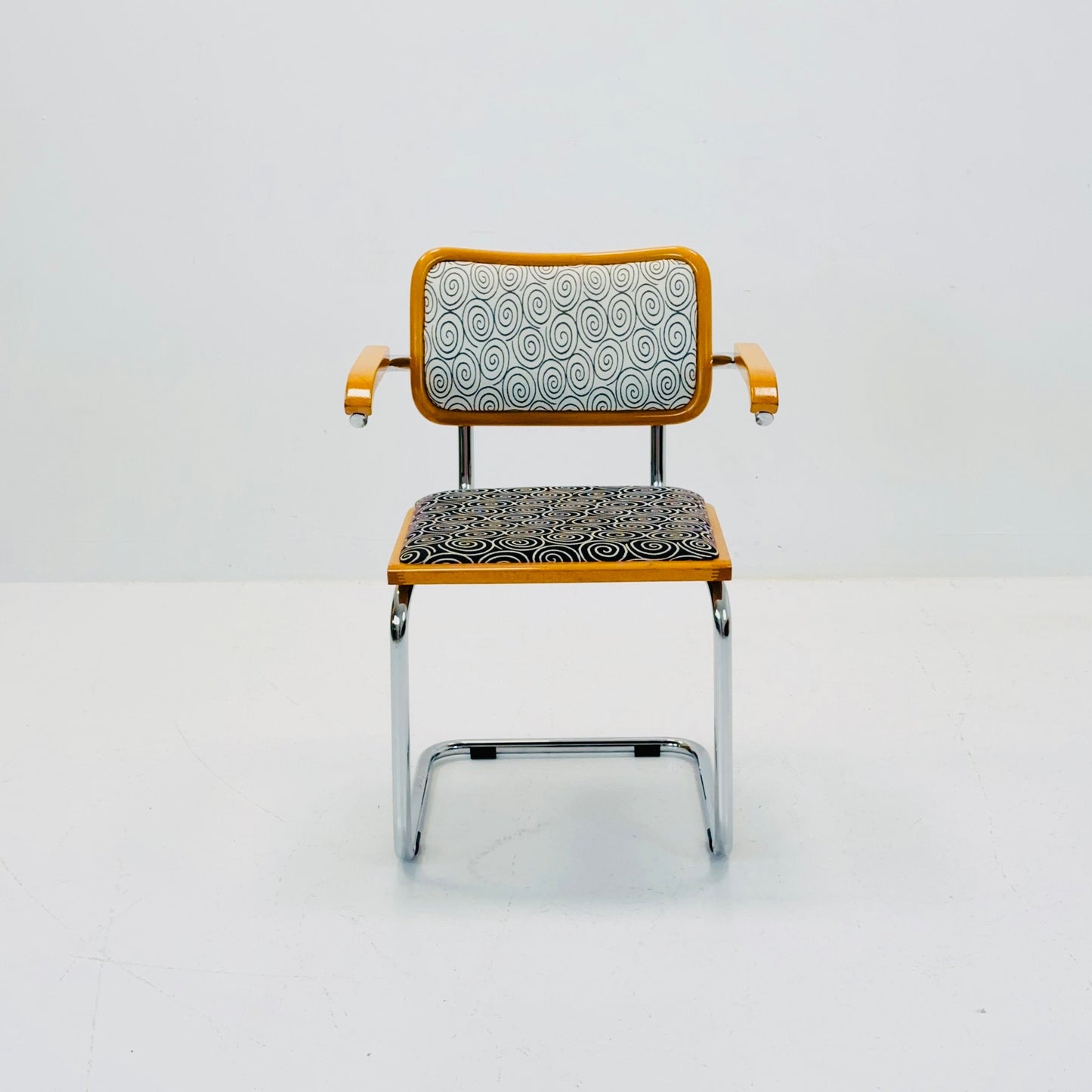 Mid century B32 Cesca armchair by Marcel Breuer upholstered , bauhaus design for Bene Italy 1980s