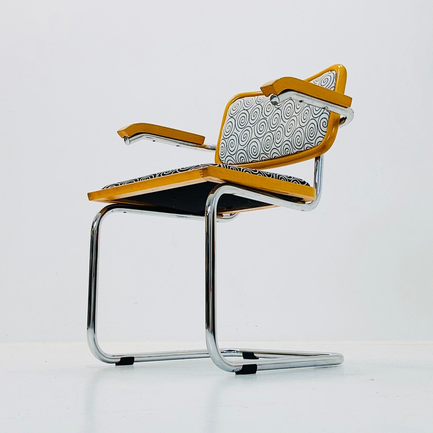 Mid century B32 Cesca armchair by Marcel Breuer upholstered , bauhaus design for Bene Italy 1980s