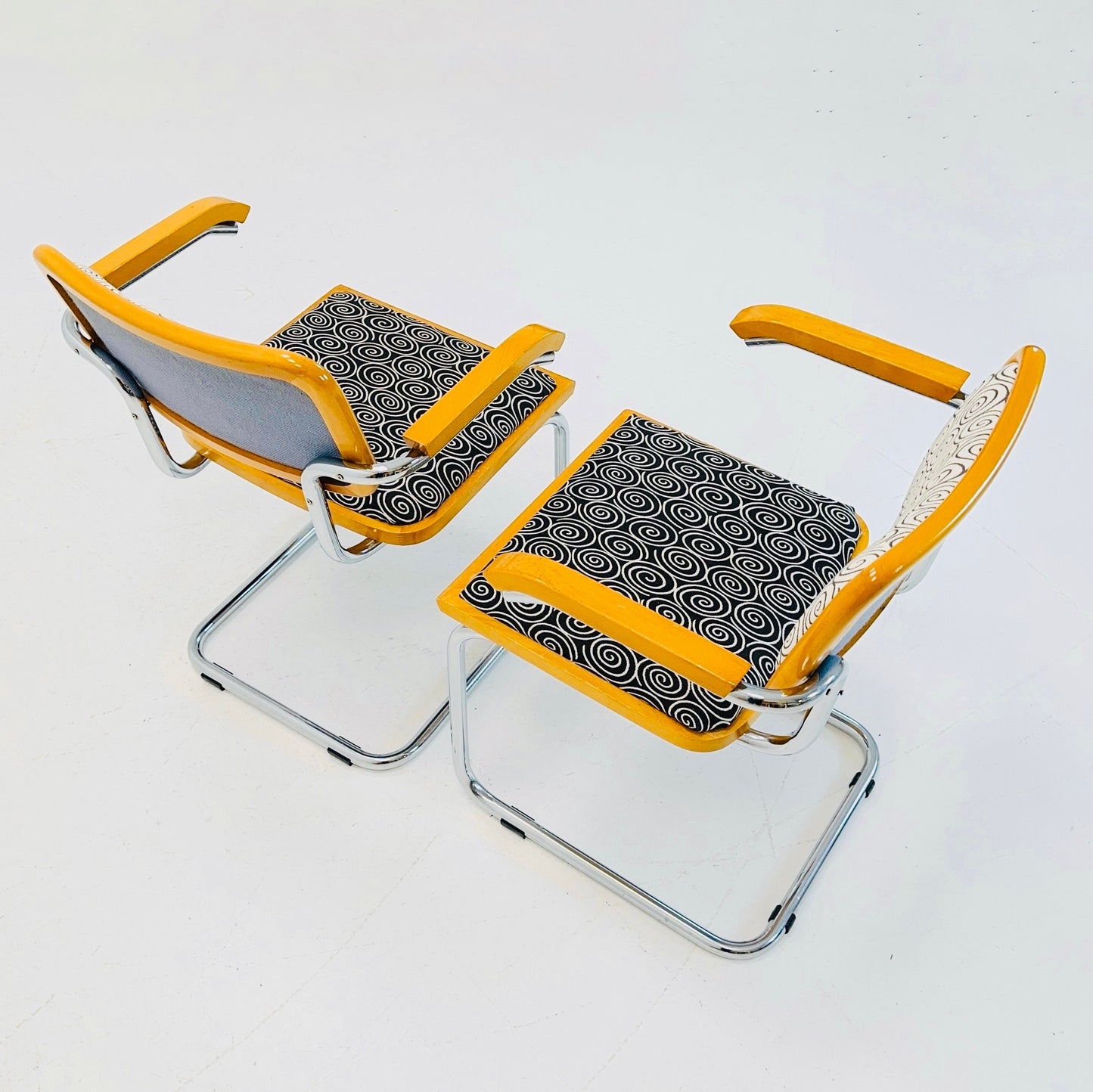 Set of 2 Mid century B32 Cesca armchair by Marcel Breuer upholstered , bauhaus design for Bene Italy 1980s