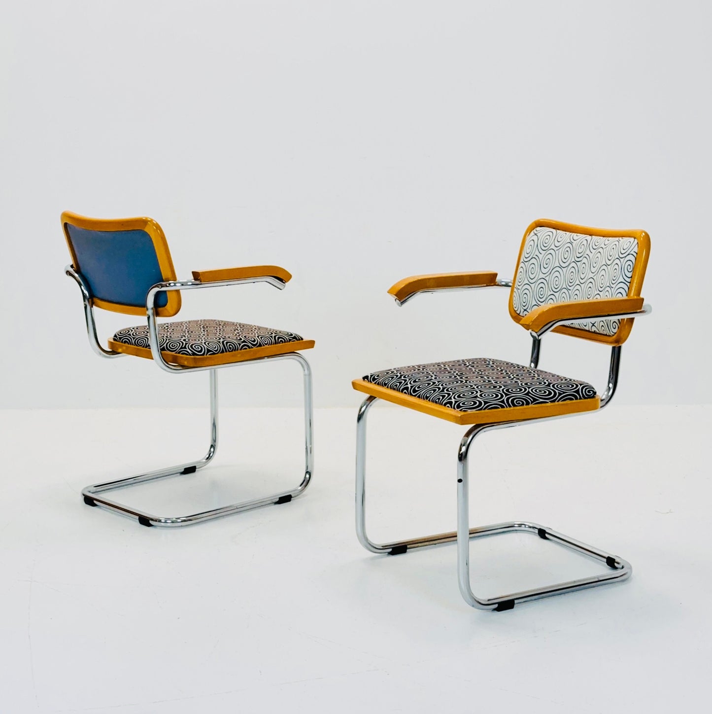 Set of 2 Mid century B32 Cesca armchair by Marcel Breuer upholstered , bauhaus design for Bene Italy 1980s