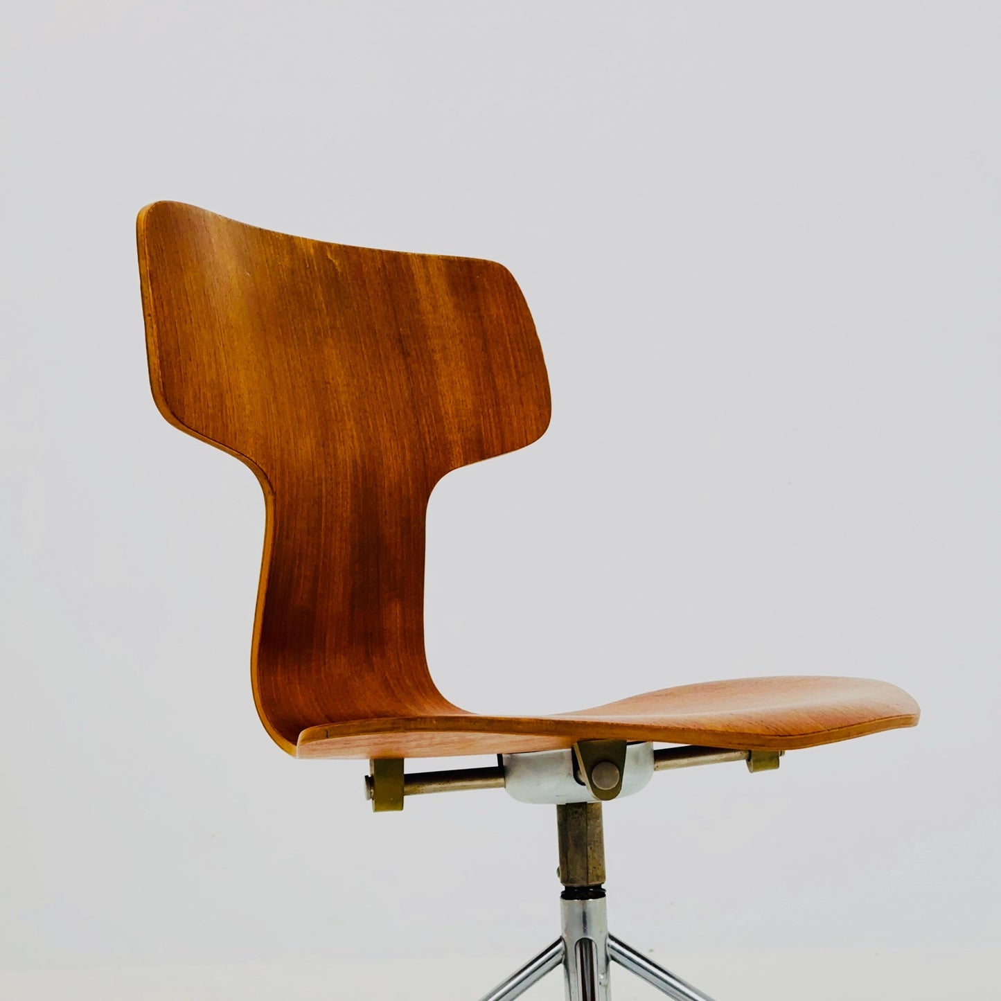 Mid century Arne Jacobsen, swivel desk chair made teak model 3113, Fritz Hansen, 1960s
