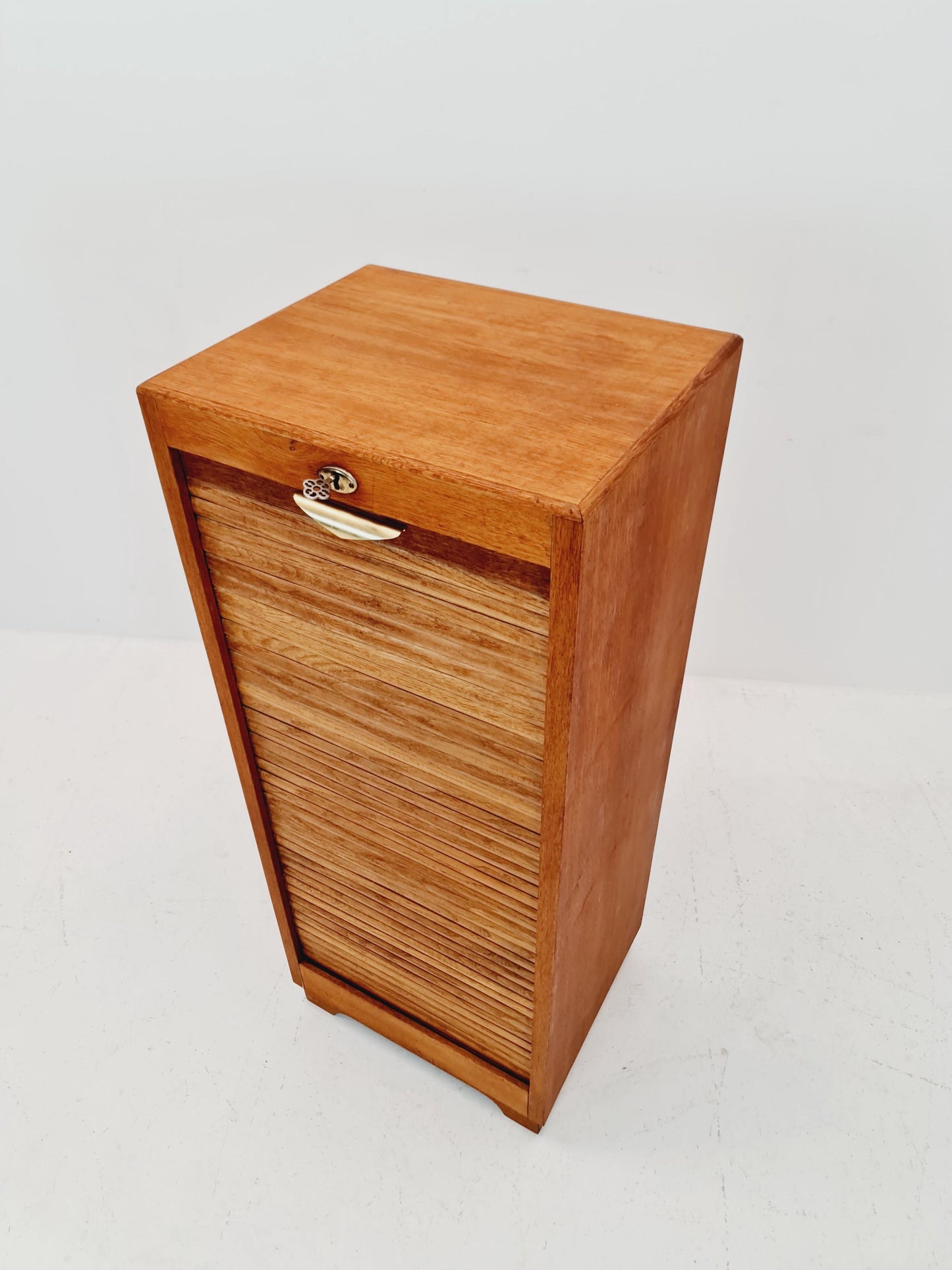 Bauhaus German roll document cabinet in Oak Wood by MW Büro Möbel , 1930s