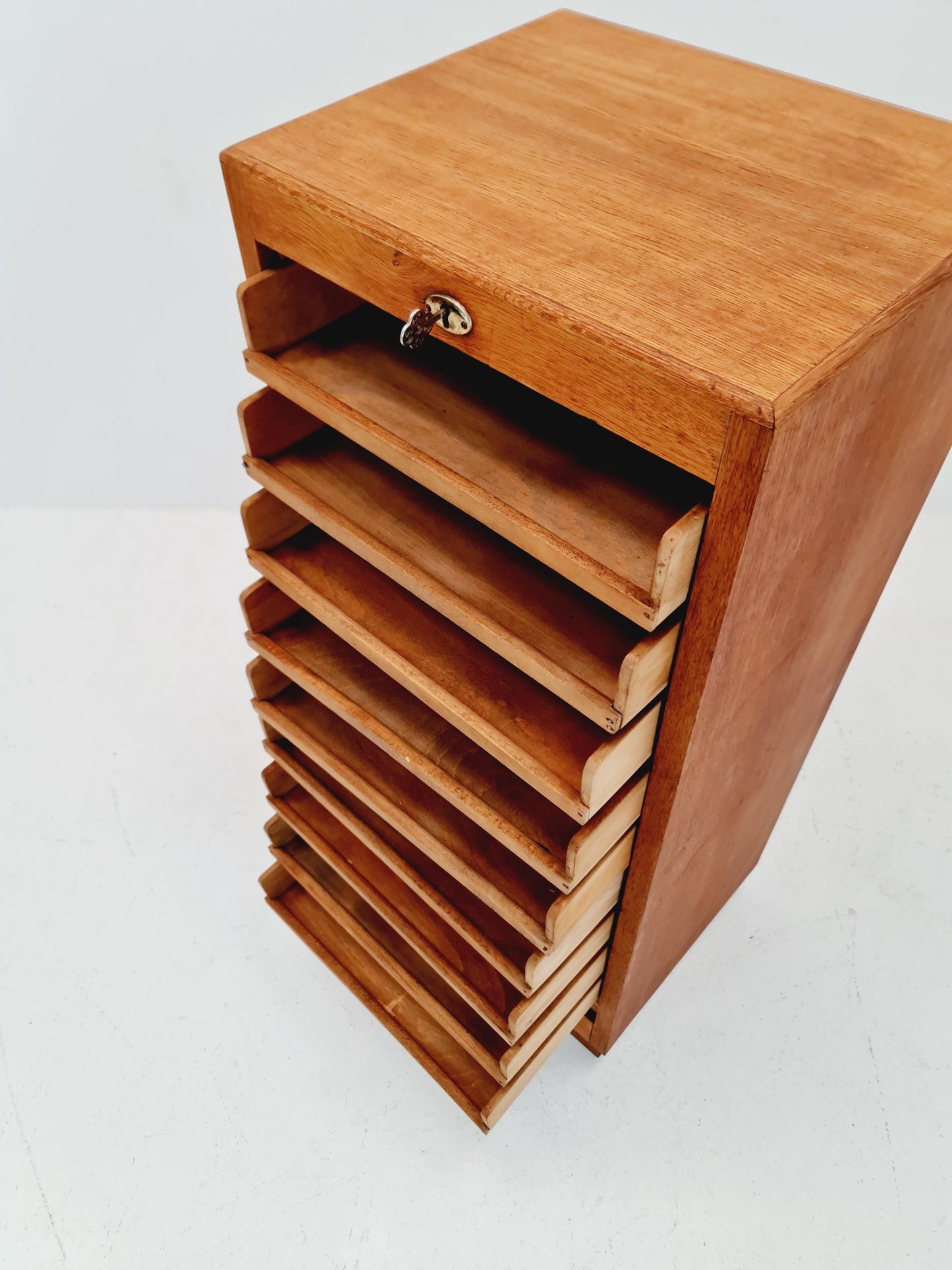 Bauhaus German roll document cabinet in Oak Wood by MW Büro Möbel , 1930s