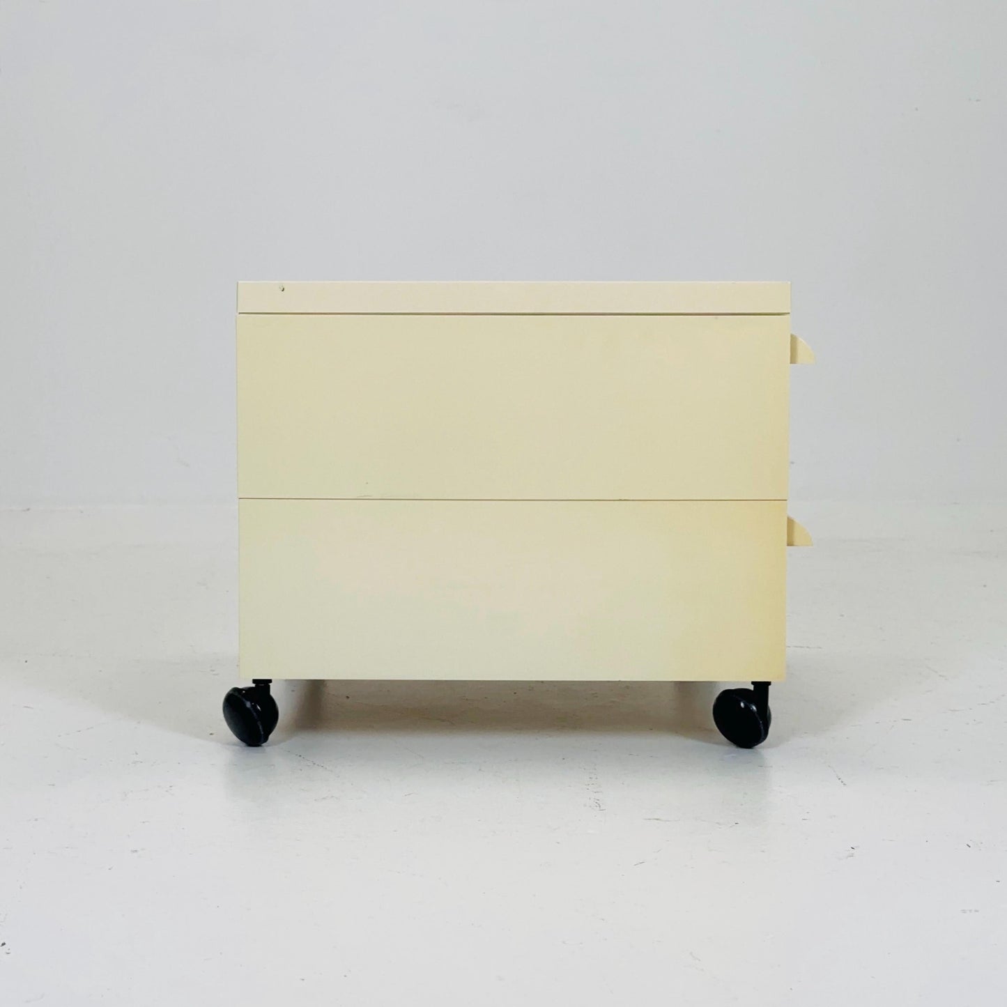 Space age Chest of drawers on wheels model 4601 by Simon Fussell for Kartell, Italy 1970s