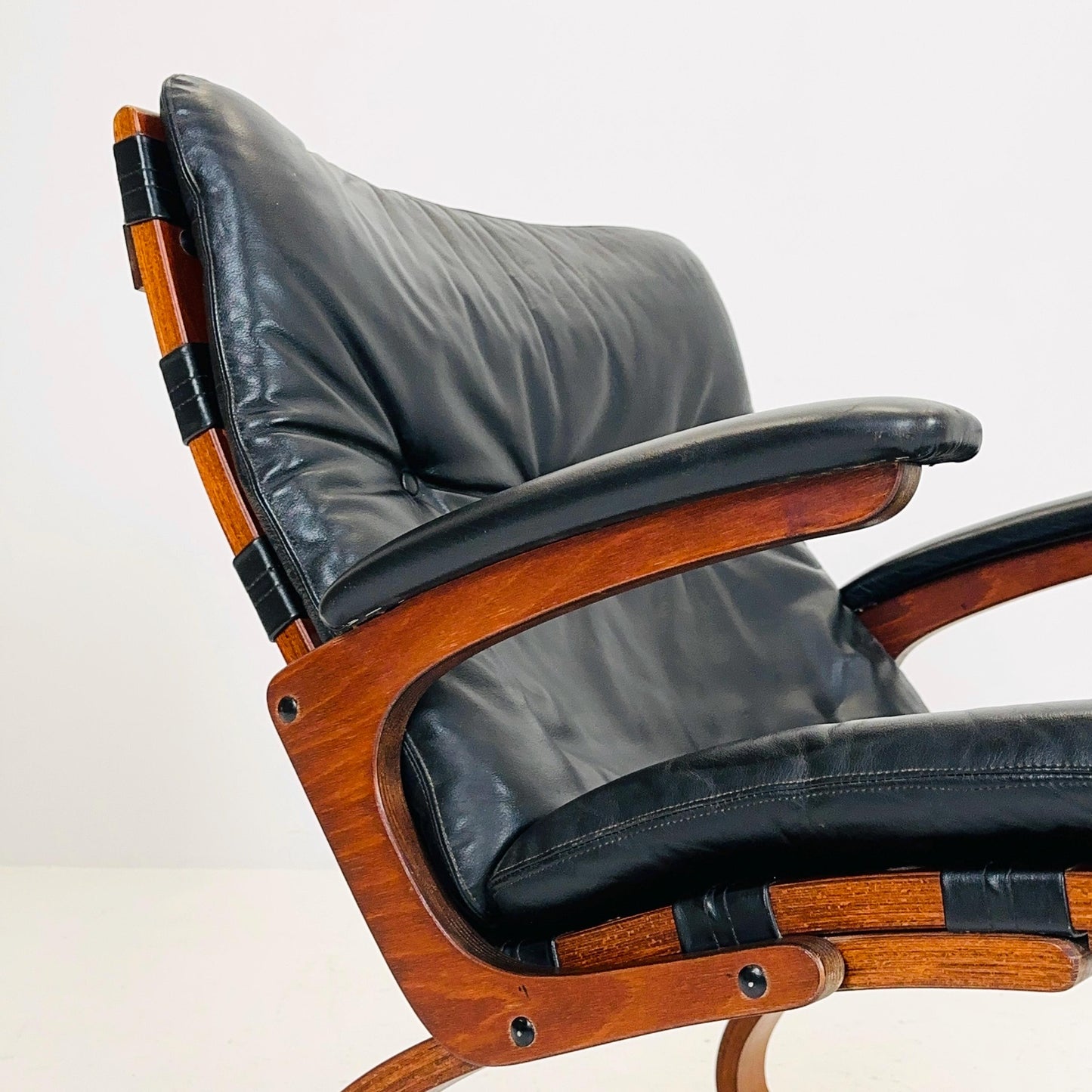 Mid century Kengu Leather Armchair by Elsa & Nordahl Solheim for Rybo Rykken - Vintage Scandinavian Design 1960s