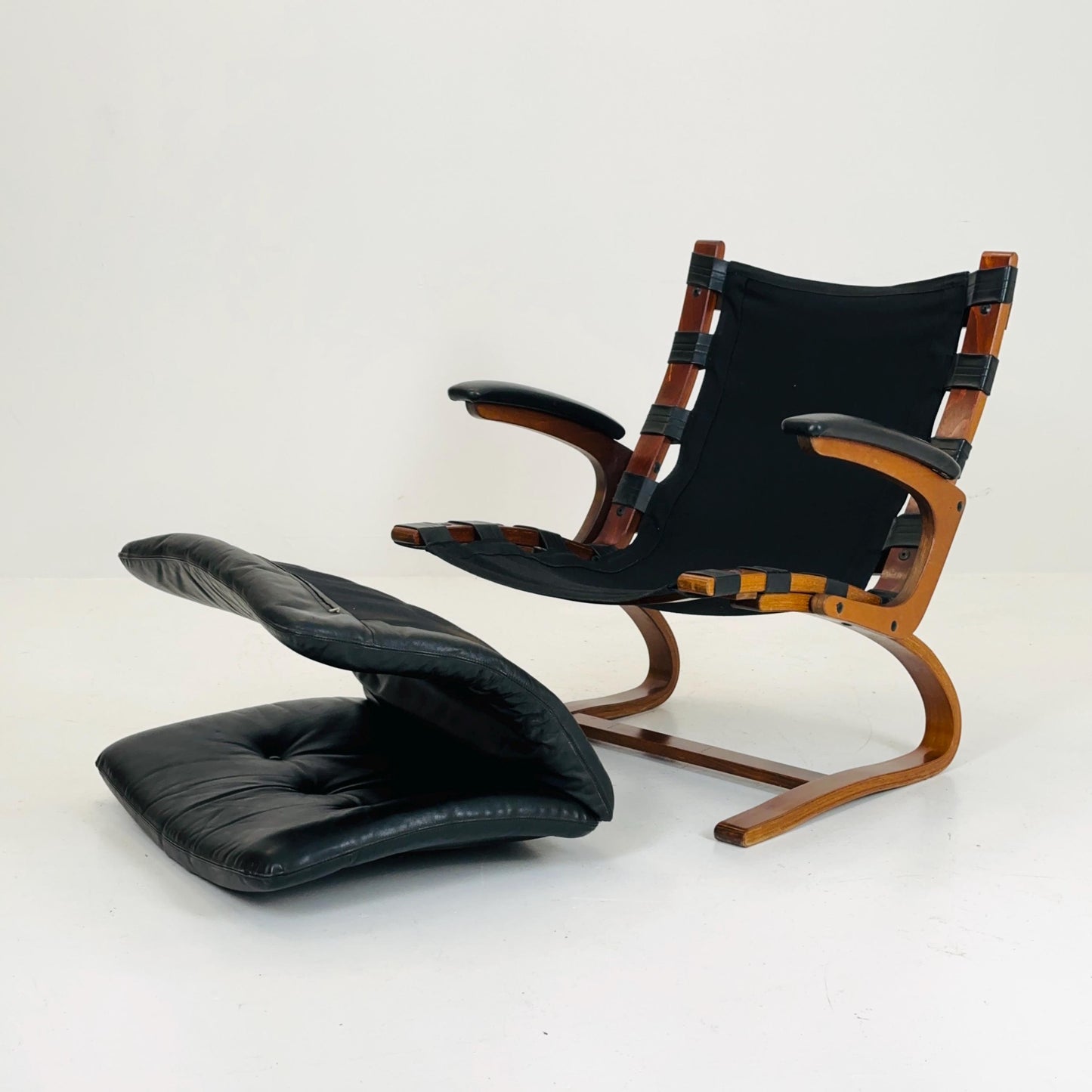 Mid century Kengu Leather Armchair by Elsa & Nordahl Solheim for Rybo Rykken - Vintage Scandinavian Design 1960s