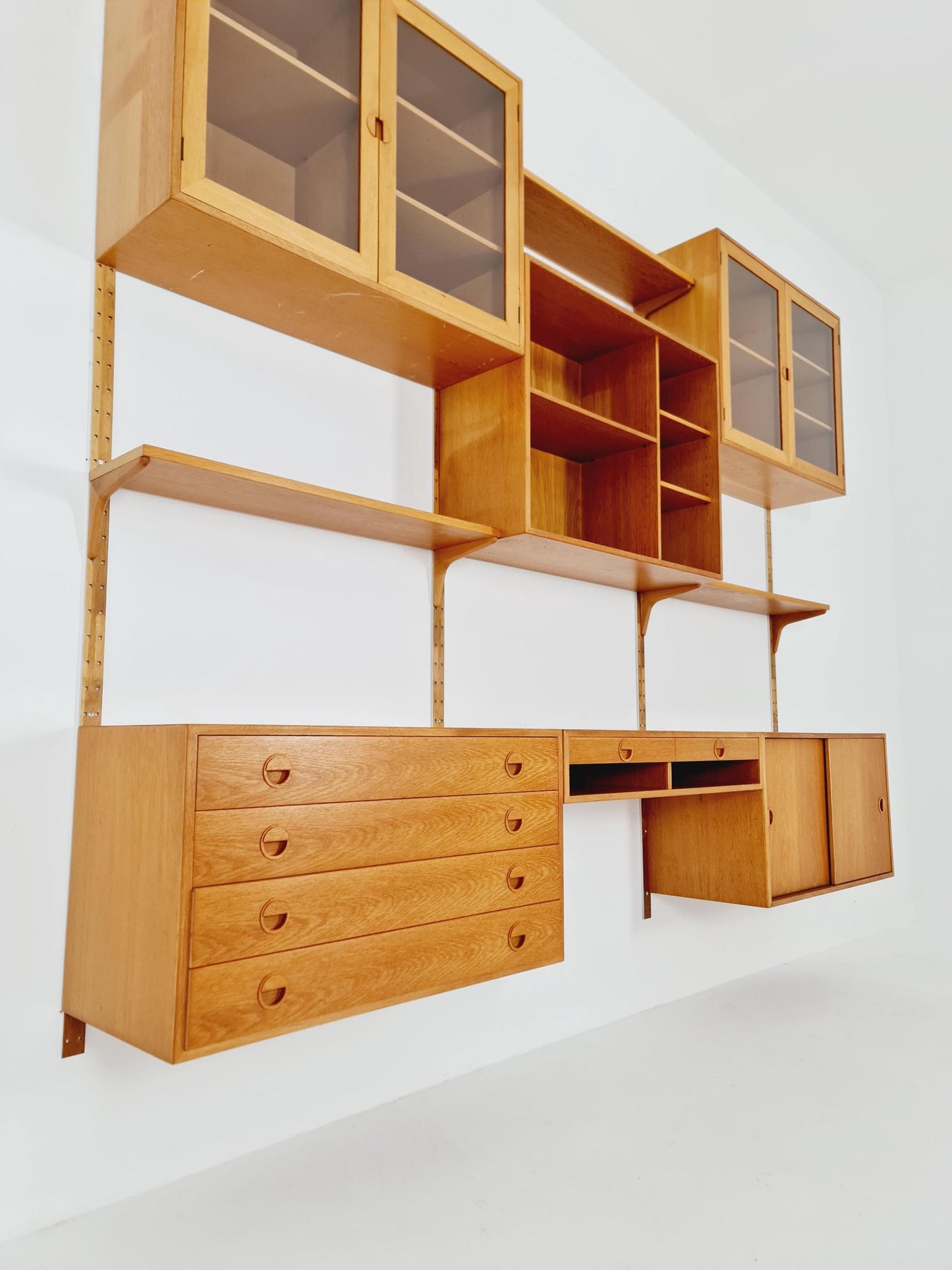 Danish modern modular Oak shelving system by Hansen & Guldborg Mobler, Denmark, 1960s