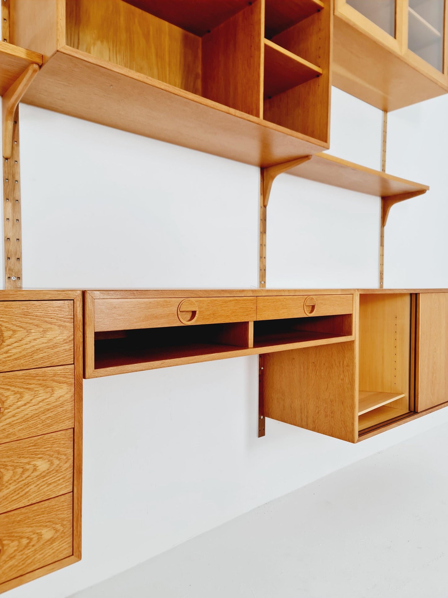 Danish modern modular Oak shelving system by Hansen & Guldborg Mobler, Denmark, 1960s