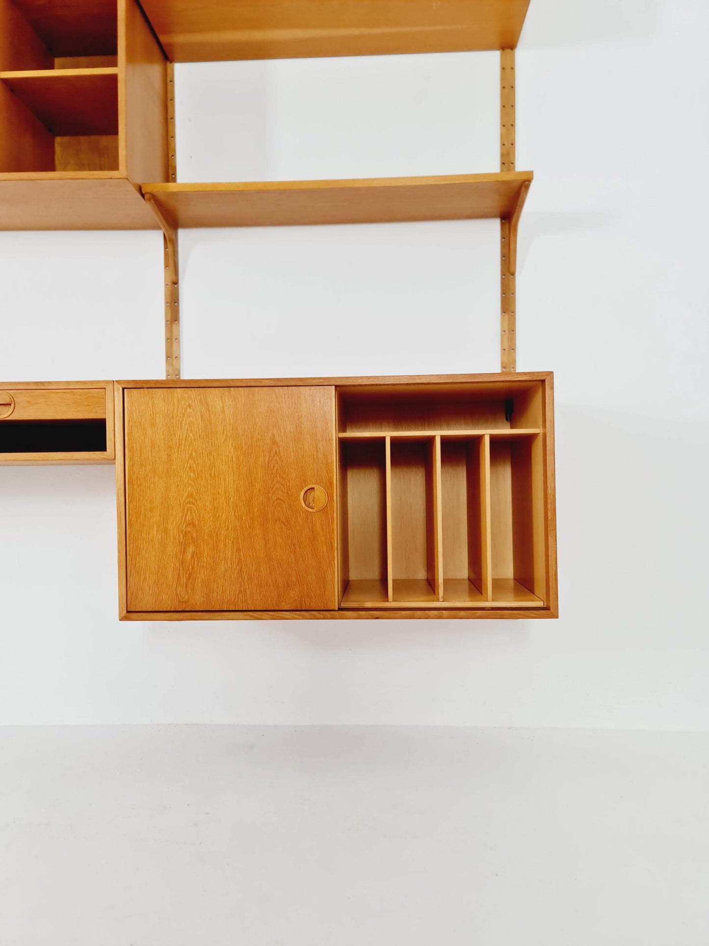 Danish modern modular Oak shelving system by Hansen & Guldborg Mobler, Denmark, 1960s