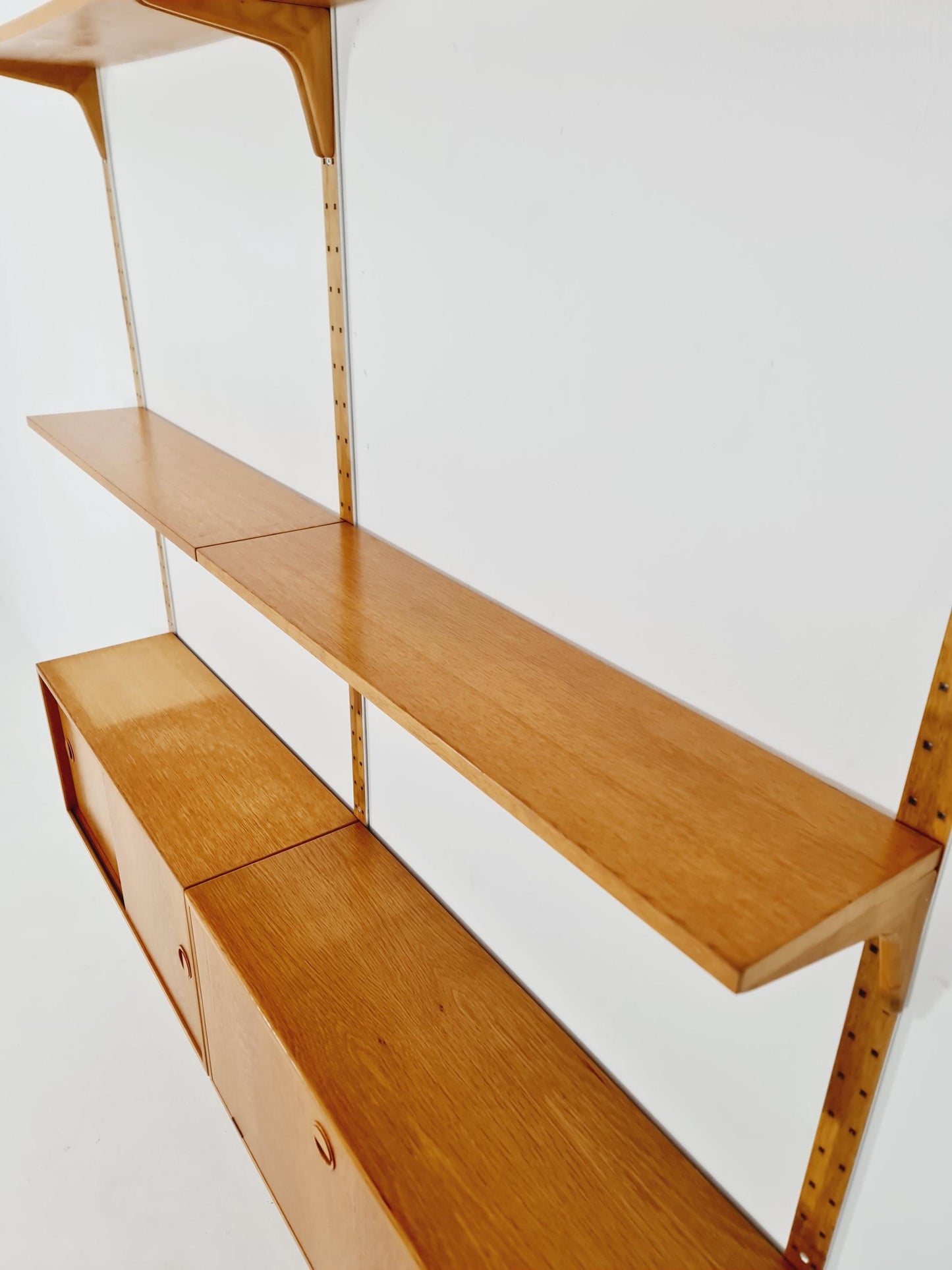 Danish modern modular Oak shelving system by Hansen & Guldborg Mobler, Denmark, 1960s