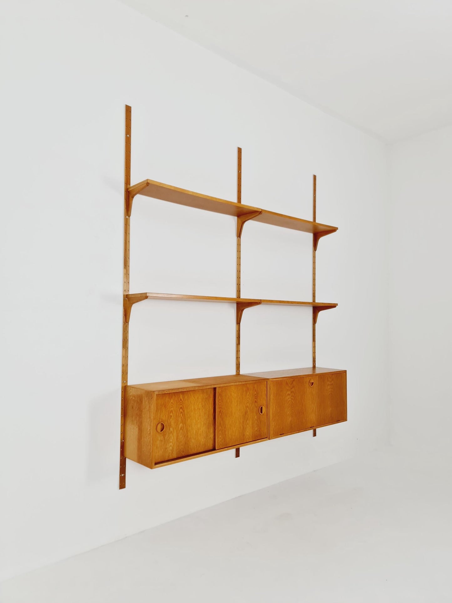 Danish modern modular Oak shelving system by Hansen & Guldborg Mobler, Denmark, 1960s