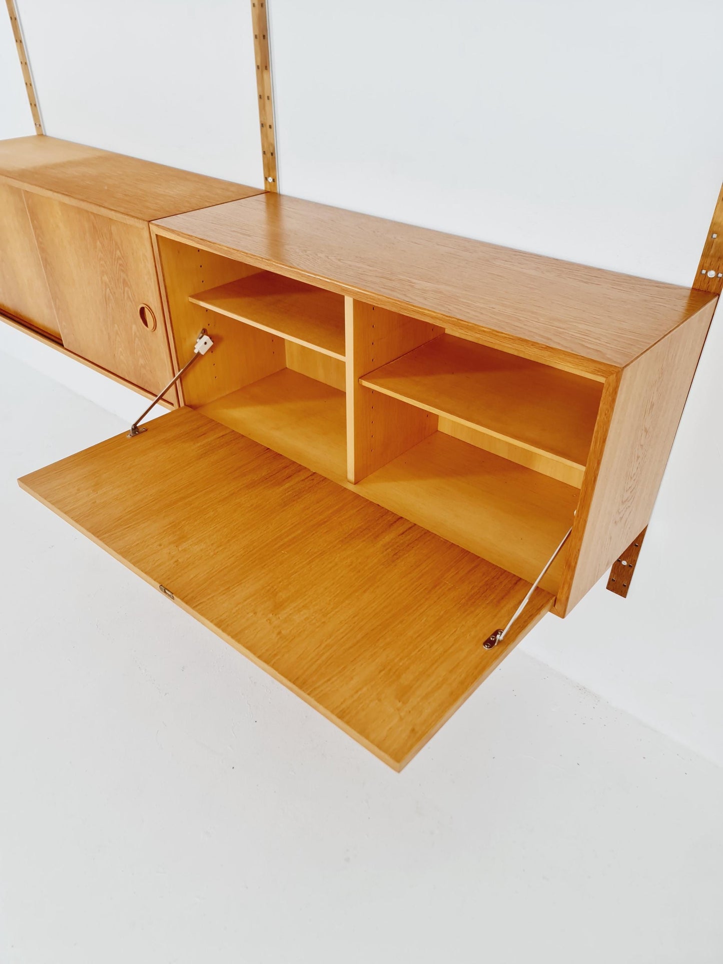 Danish modern modular Oak shelving system by Hansen & Guldborg Mobler, Denmark, 1960s
