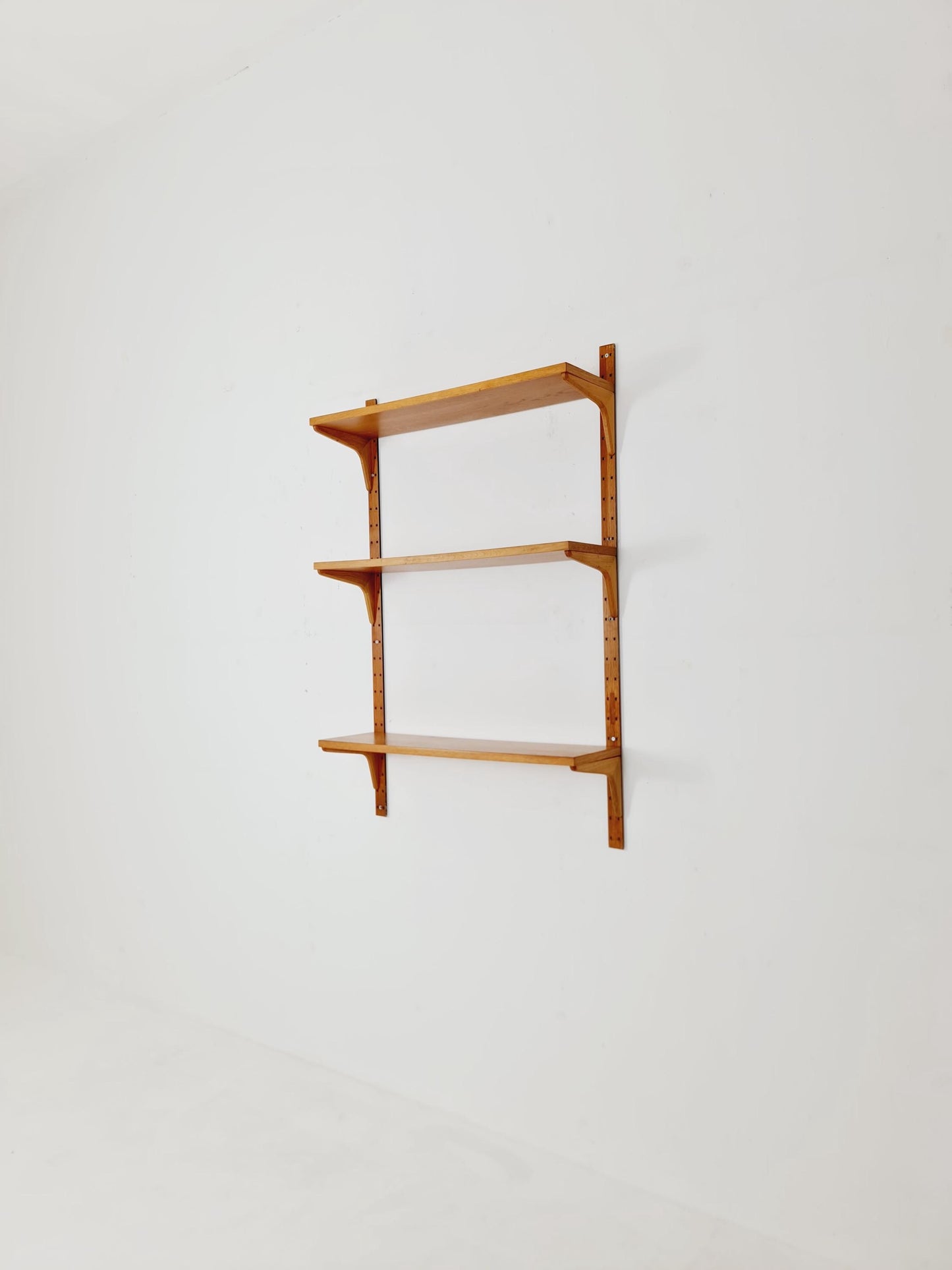 Danish modern Oak shelving system by Hansen & Guldborg Mobler, Denmark, 1960s