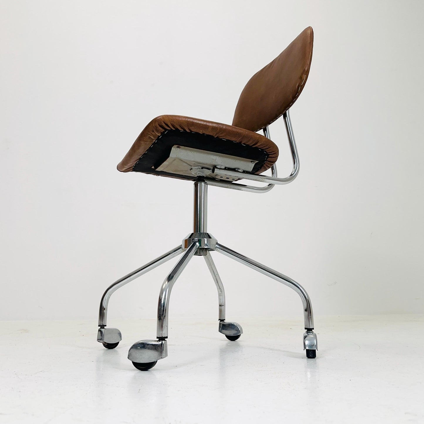 Vintage office/desk chair in brown leather with swivel steel structure Italy 1960s