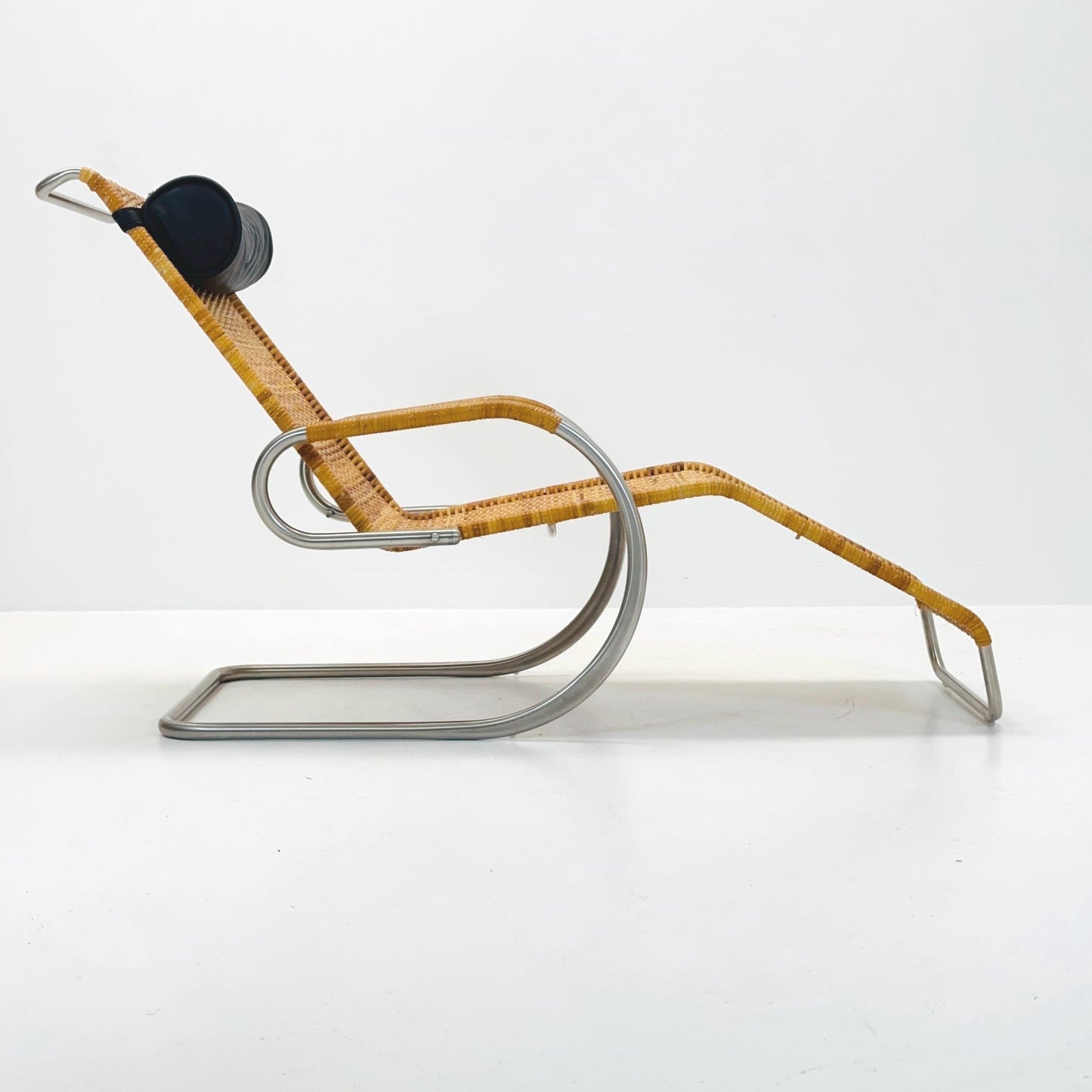 Mid century Bauhaus Tecta D43 Lounge Chair by Mart Stam, 1980 - Rattan & Chrome Cantilever Chaise with Headrest