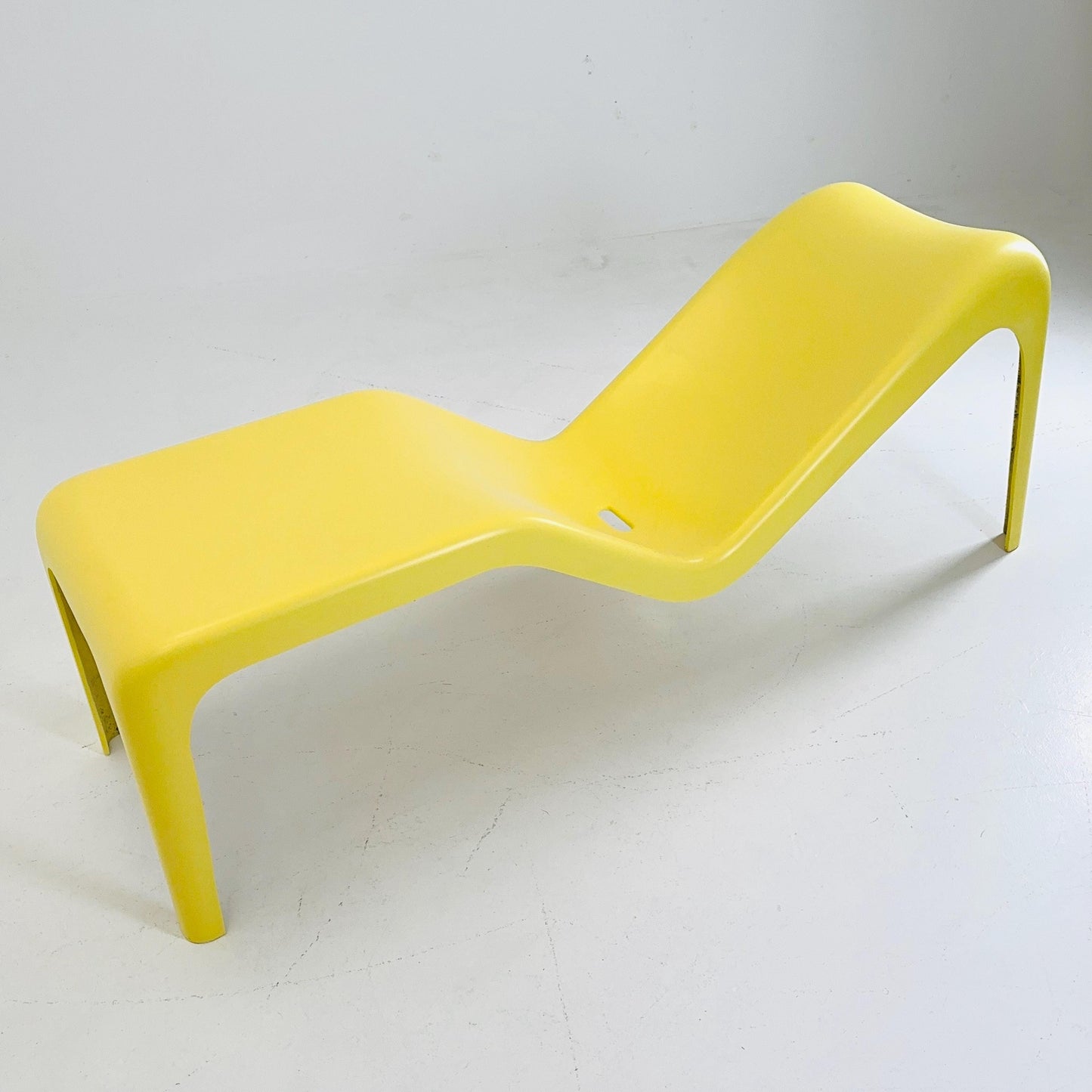 Space age Yellow Chaise Lounge Chair – 1970s Mid-Century Modern Sculptural Design