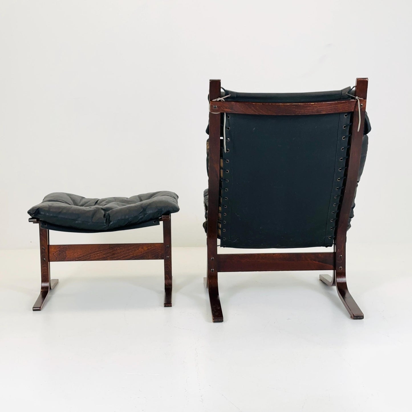 Mid century armchair “Siesta” and its ottoman by Ingmar Relling, Westnofa Furniture, Norway 1960s