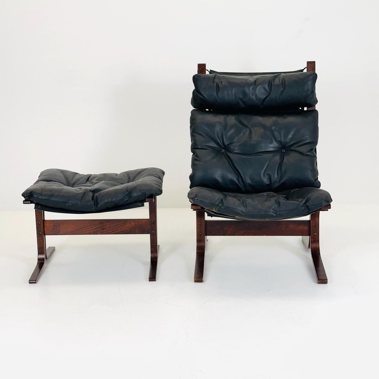Mid century armchair “Siesta” and its ottoman by Ingmar Relling, Westnofa Furniture, Norway 1960s