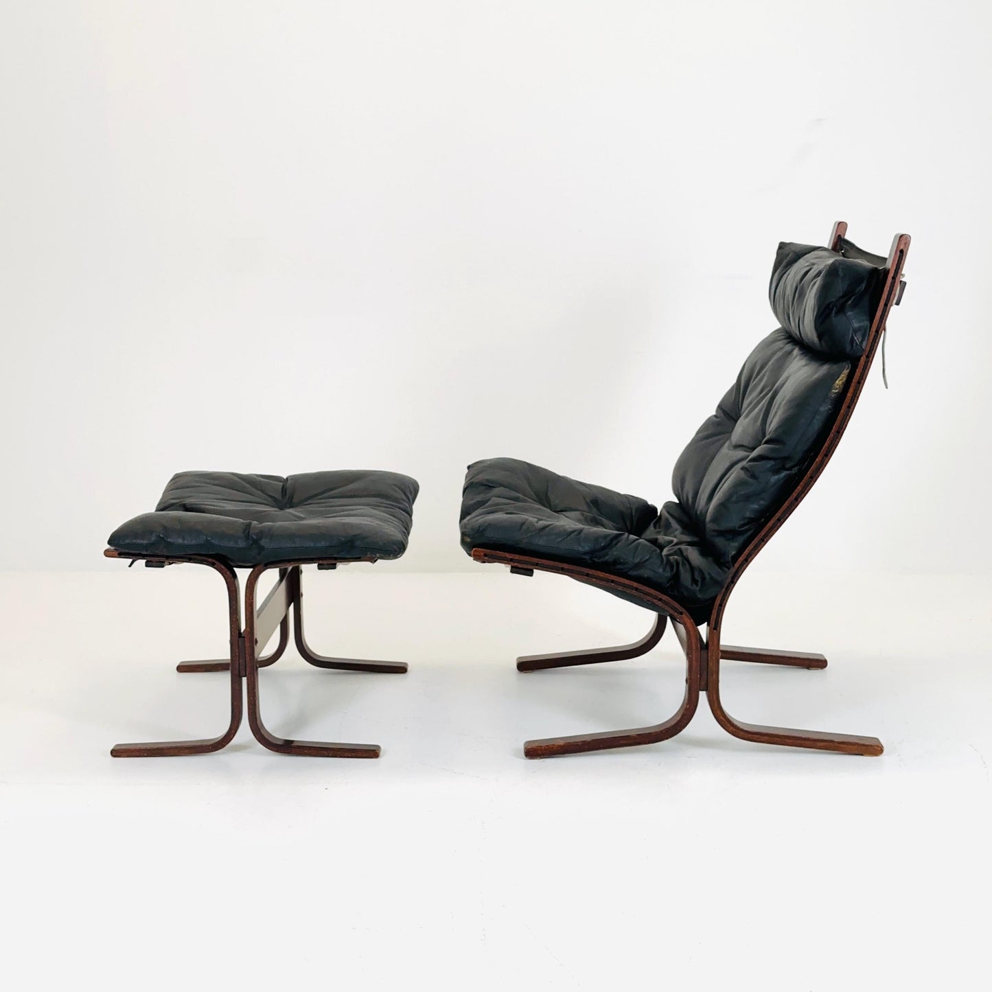 Mid century armchair “Siesta” and its ottoman by Ingmar Relling, Westnofa Furniture, Norway 1960s