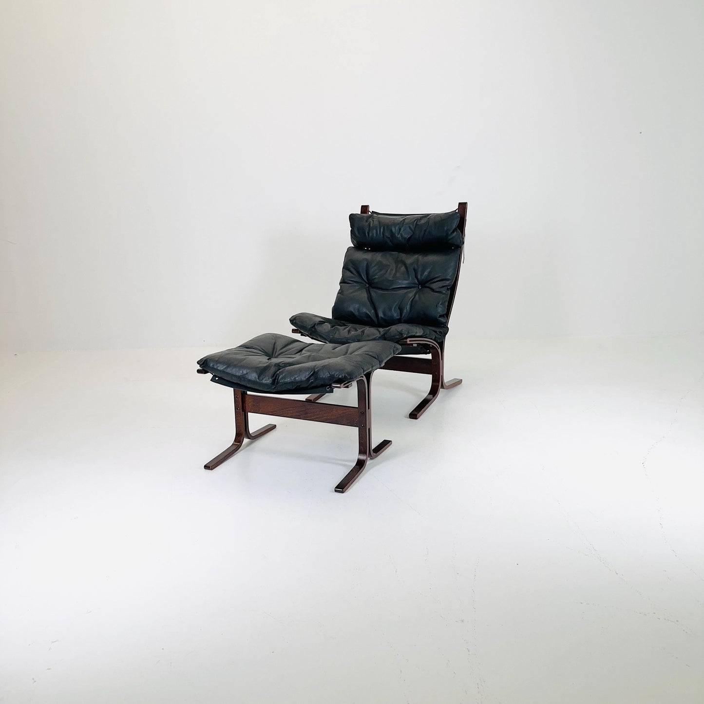 Mid century armchair “Siesta” and its ottoman by Ingmar Relling, Westnofa Furniture, Norway 1960s