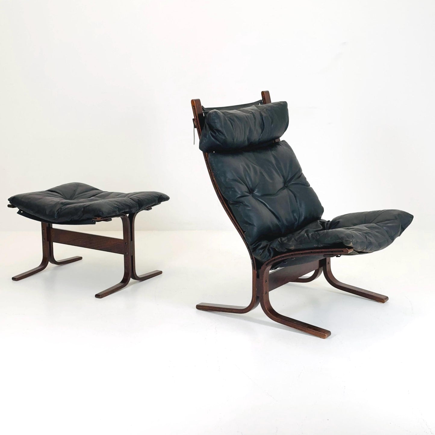 Mid century armchair “Siesta” and its ottoman by Ingmar Relling, Westnofa Furniture, Norway 1960s