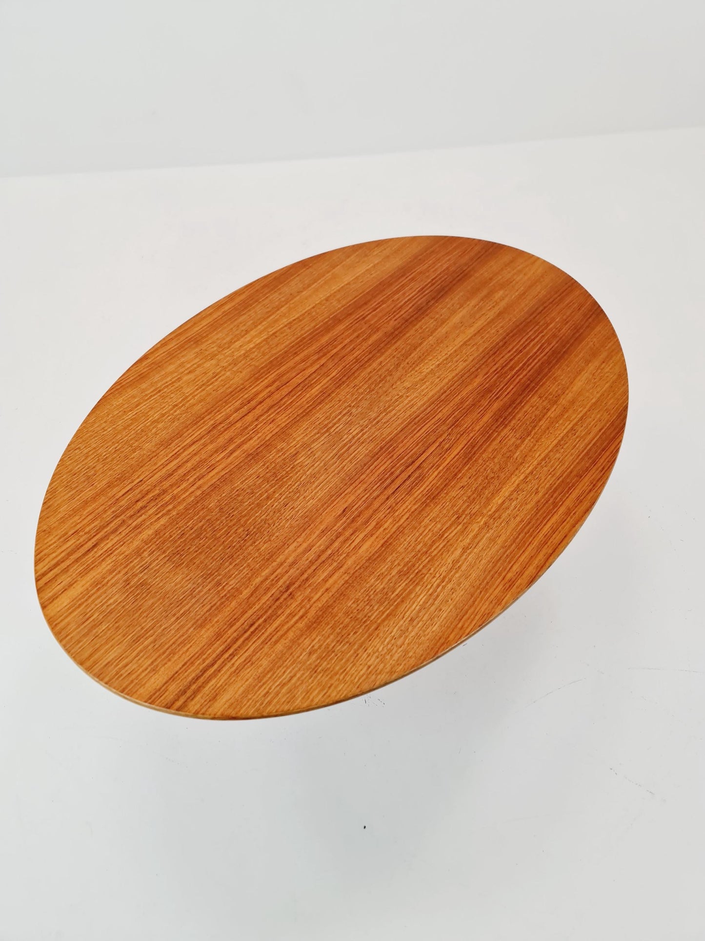 Mid Century Modern coffee table Oval by Eero Saarinen für Knoll 1960s